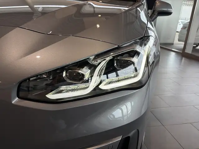 BMW 2 Series view 3