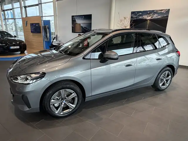 BMW 2 Series view 4