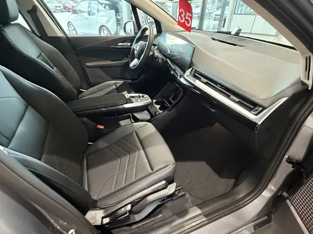 BMW 2 Series view 13