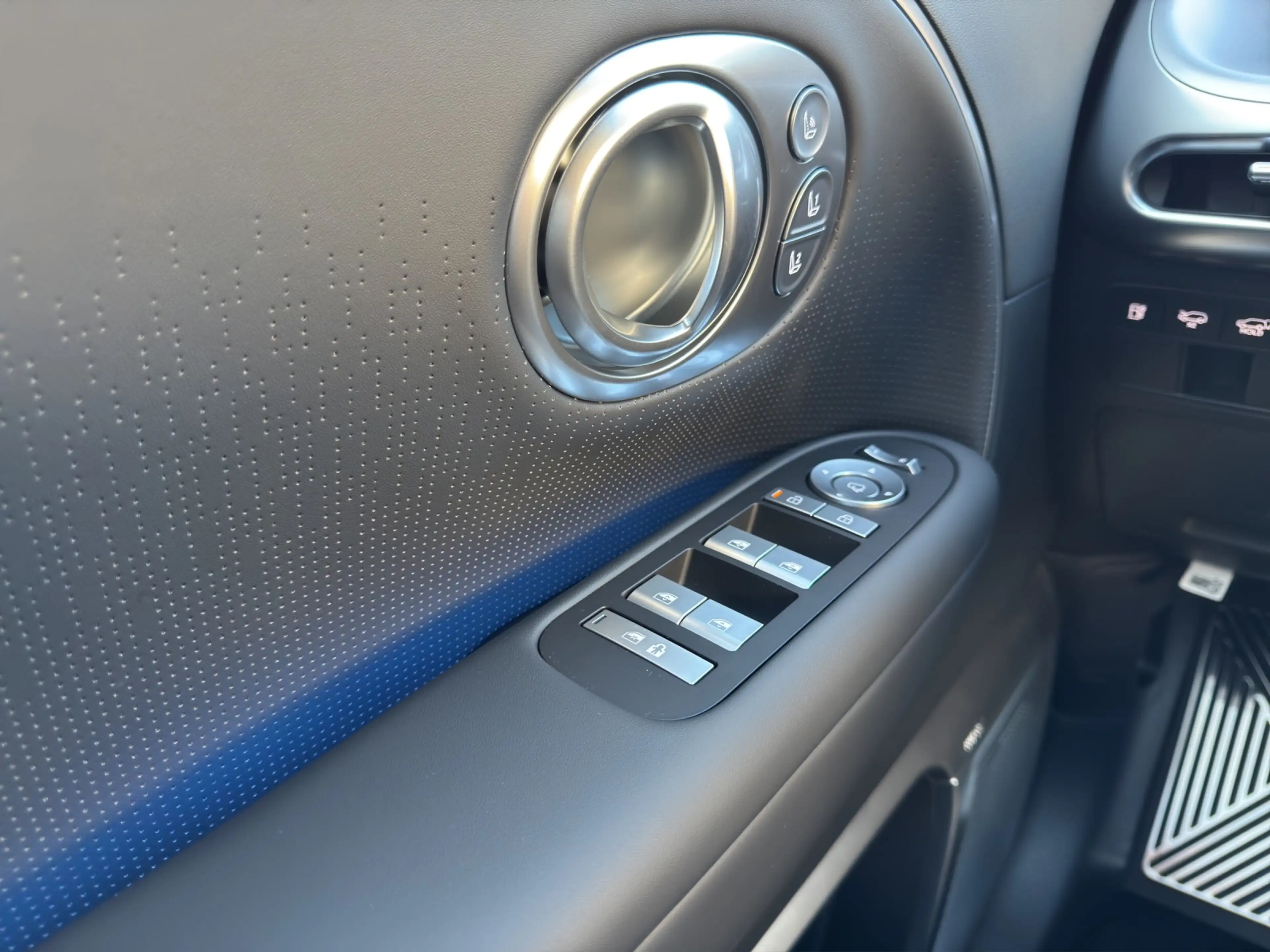 Hyundai IONIQ 9 Elektro 110,0 kWh Uniq MATRIX/HEADUP/BOSE — photo 13