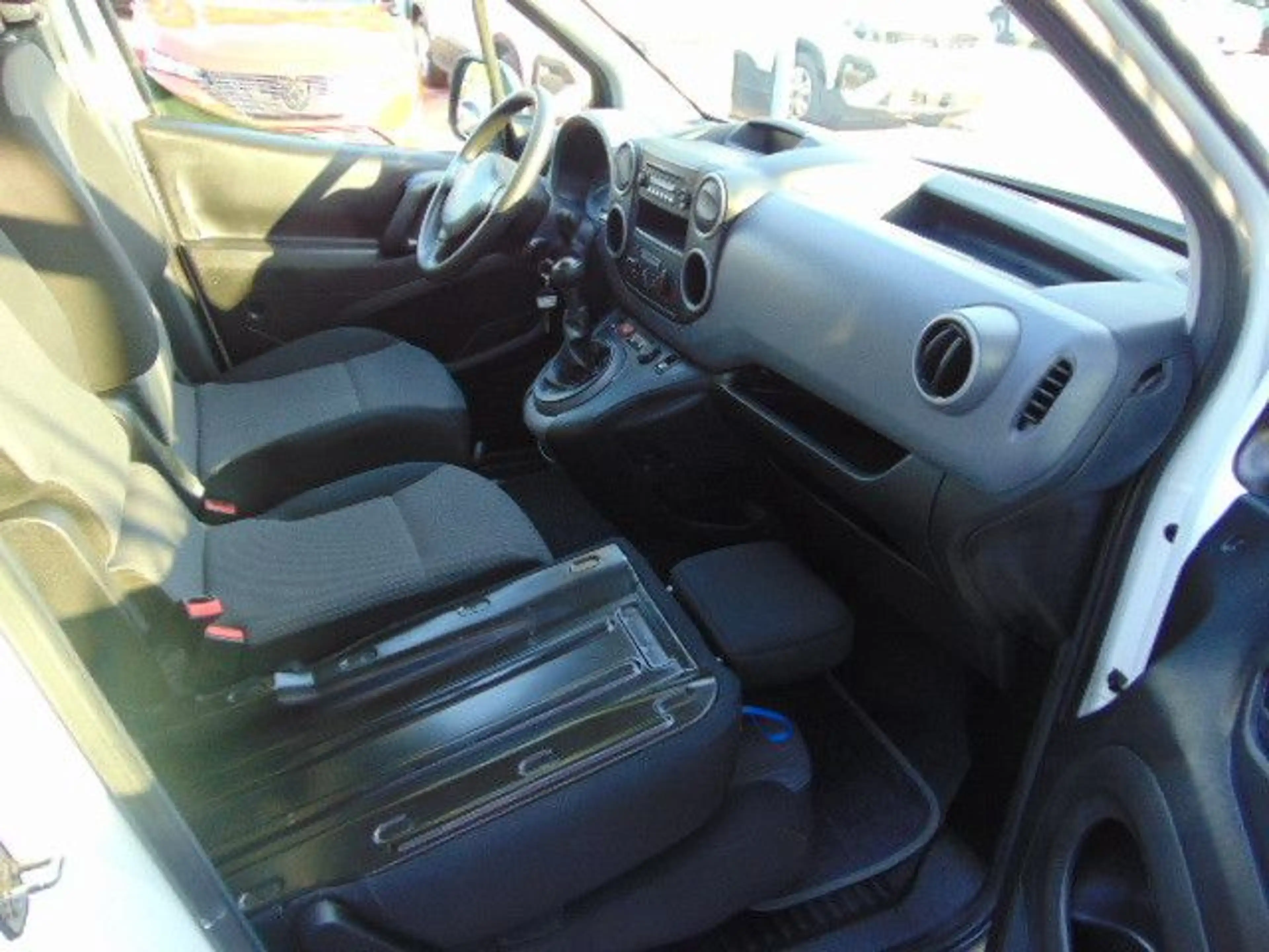Peugeot Partner L1 Premium — photo 11