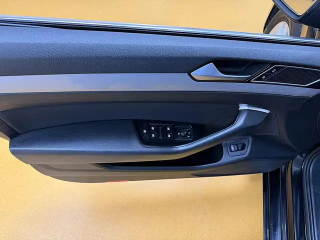 Volkswagen Passat view 10