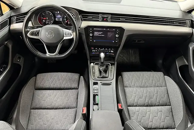 Volkswagen Passat view 8