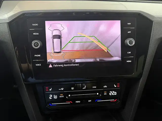 Volkswagen Passat view 6
