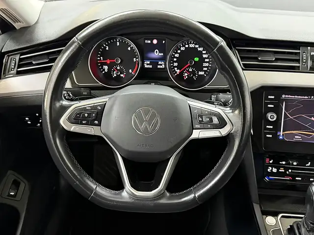 Volkswagen Passat view 19