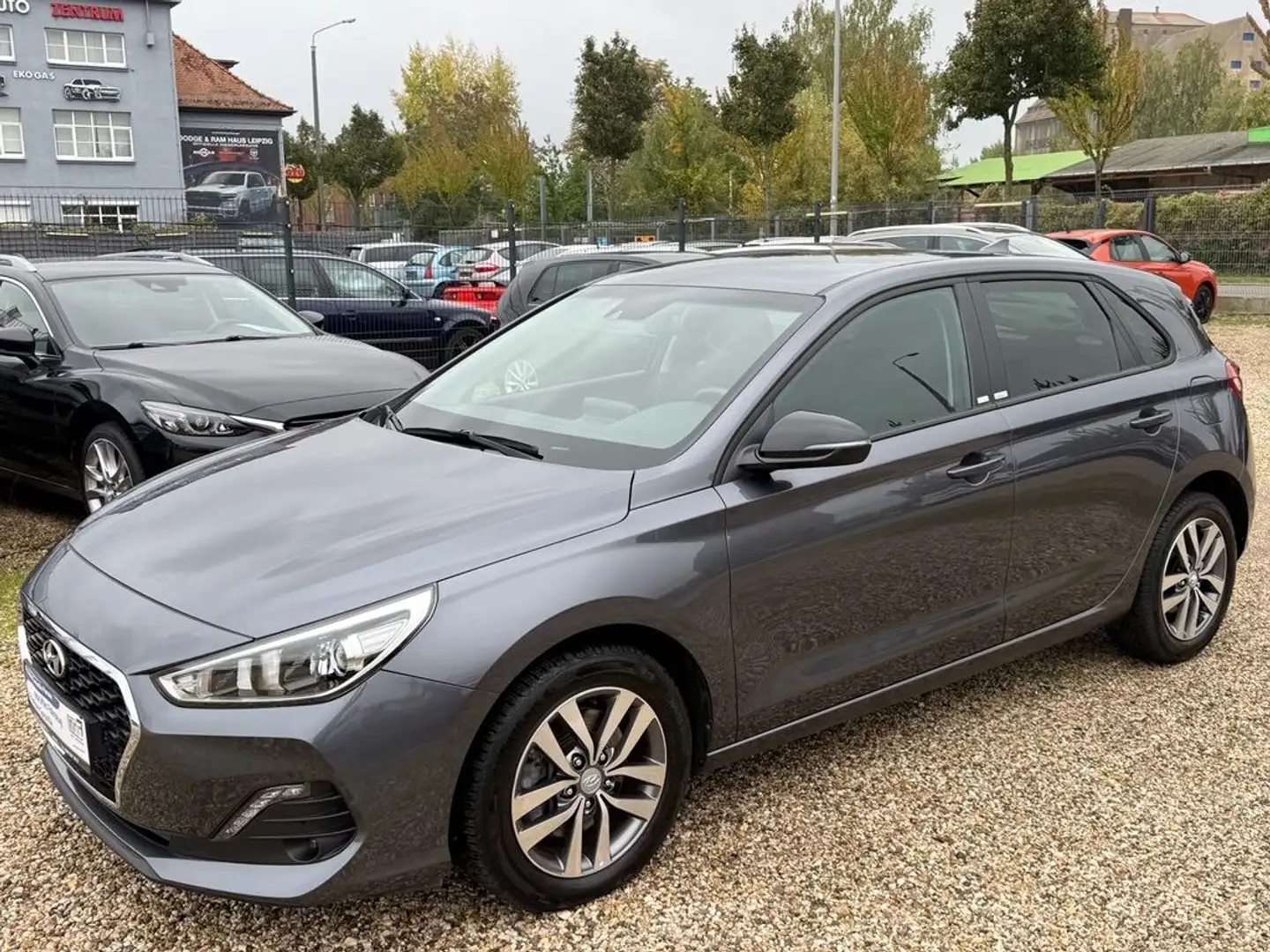 Hyundai i30 1.4/wenig km/Kamera/Temp/Tel/Navi/Sitzhz/LED Gris - 1