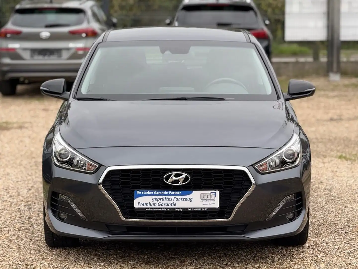 Hyundai i30 1.4/wenig km/Kamera/Temp/Tel/Navi/Sitzhz/LED Gris - 2