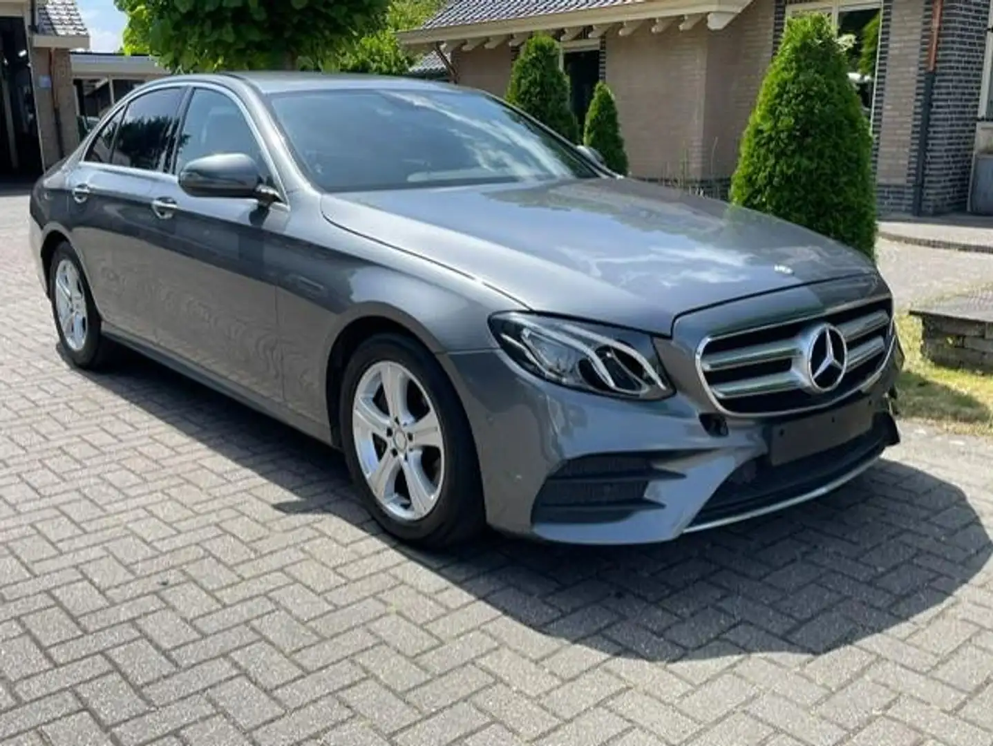 Mercedes-Benz E 200 d AMG LINE NAVI CAMERA LED Grey - 1