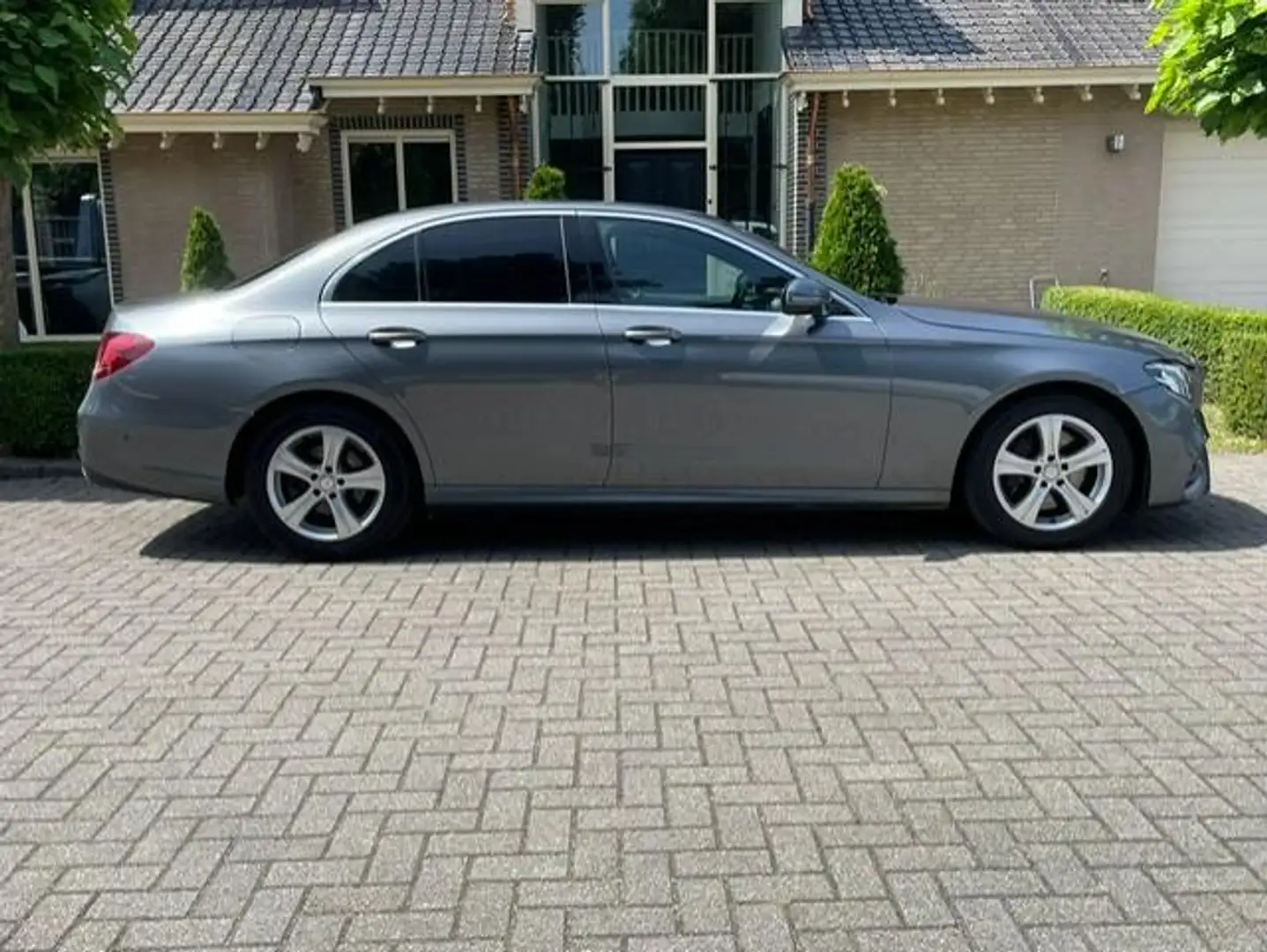 Mercedes-Benz E 200 d AMG LINE NAVI CAMERA LED Grey - 2