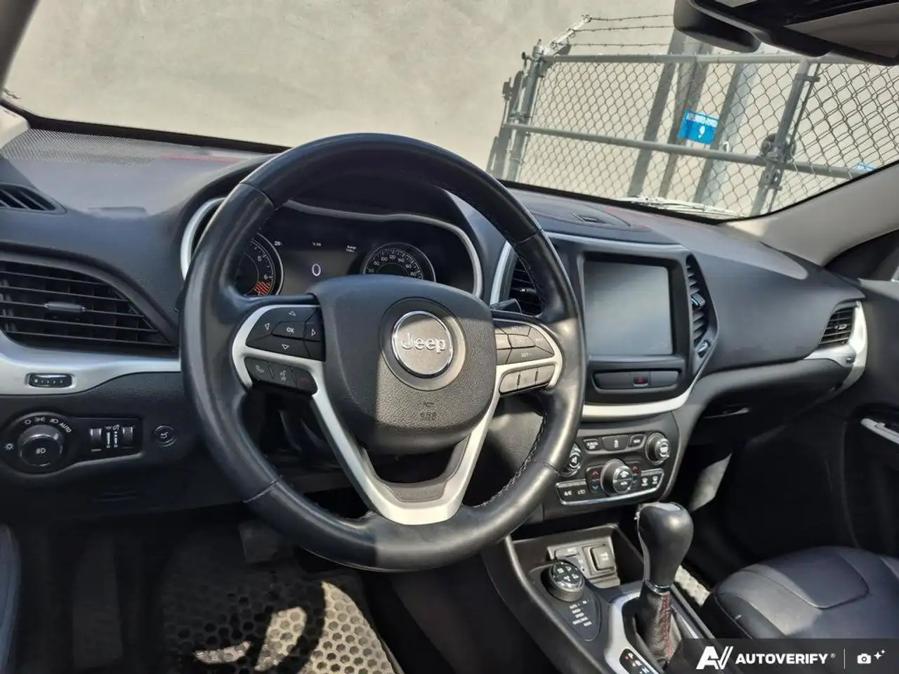 Jeep Cherokee снимка Jeep Cherokee