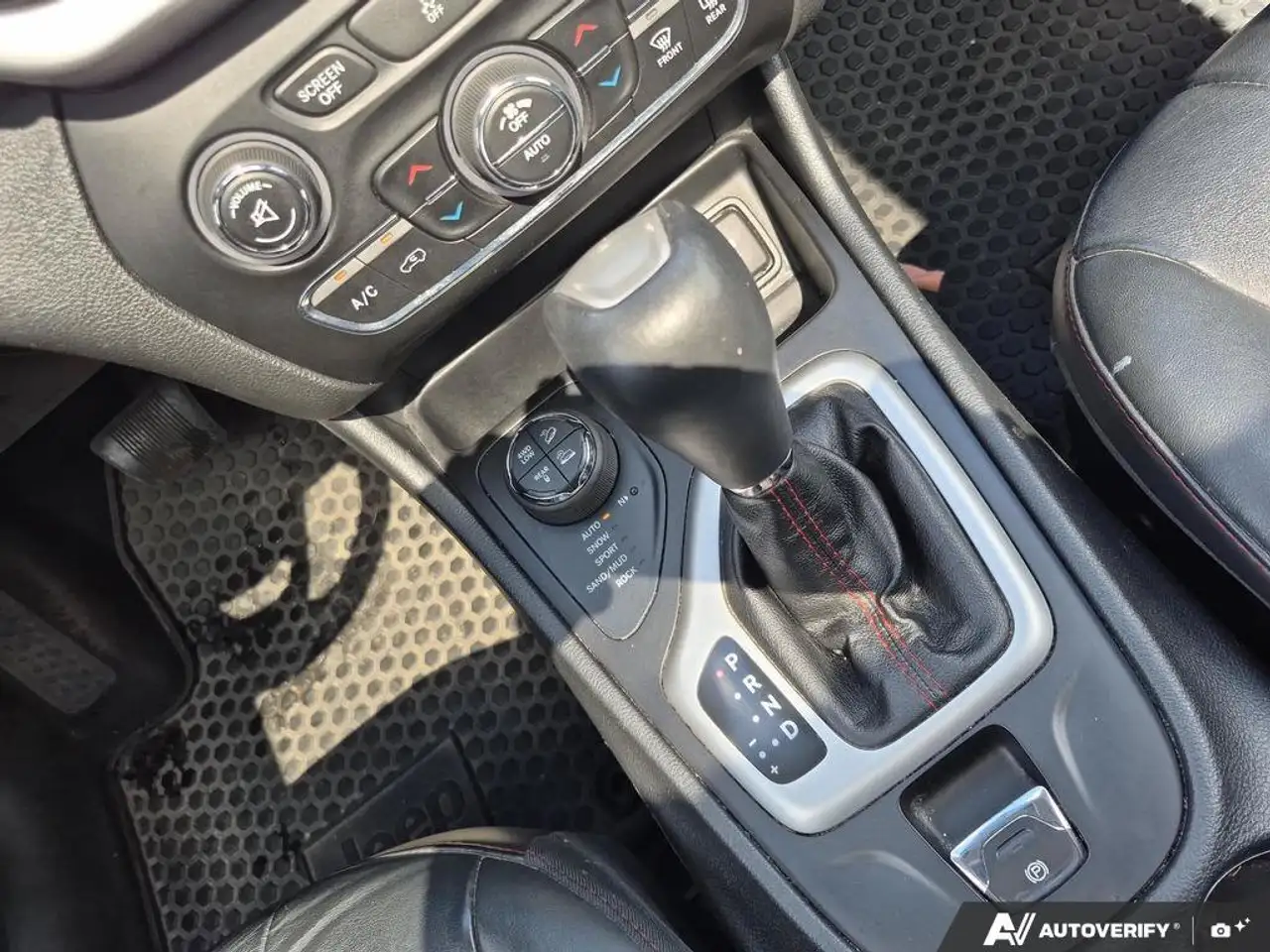 Jeep Cherokee снимка Jeep Cherokee