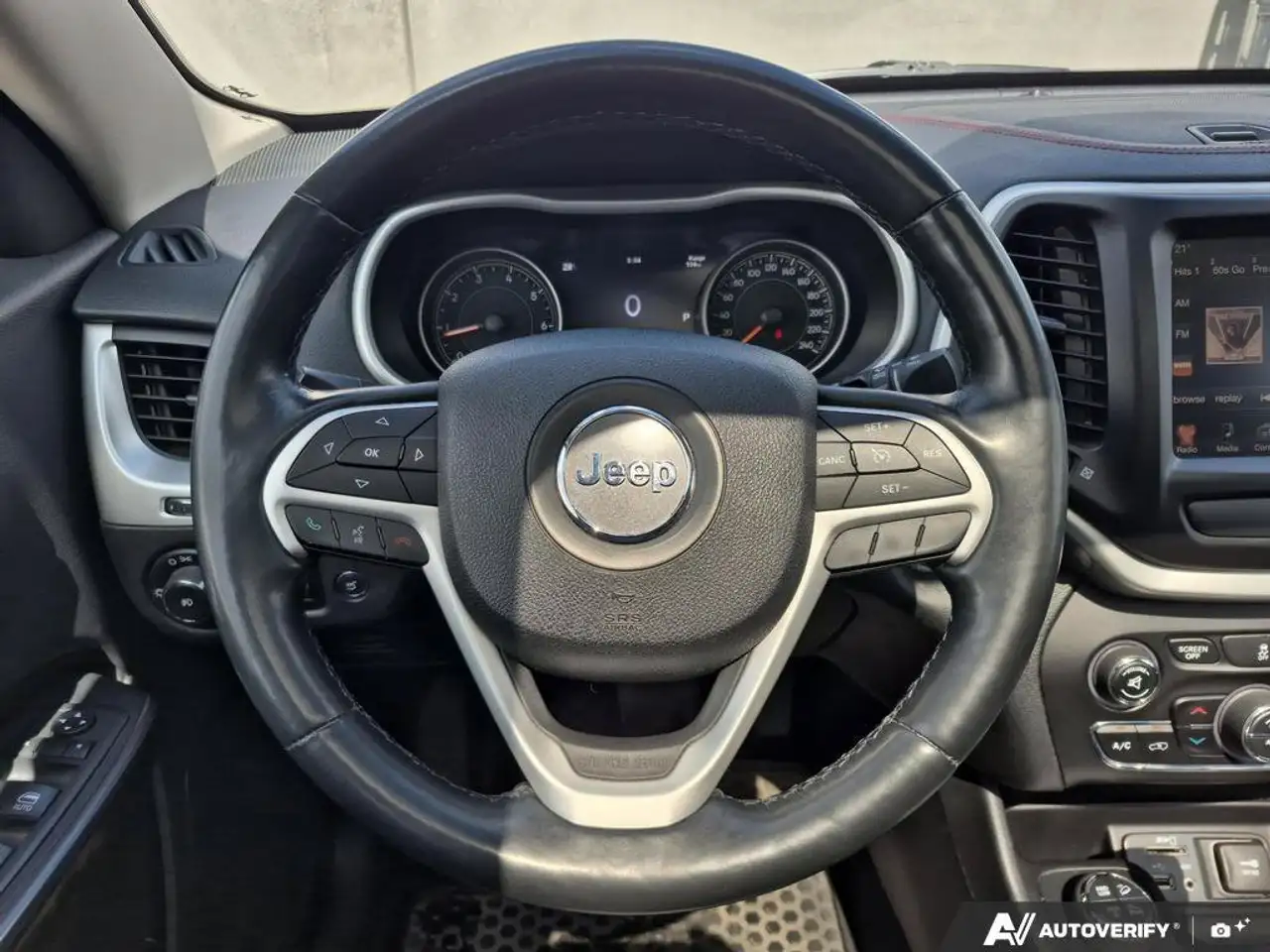 Jeep Cherokee снимка Jeep Cherokee