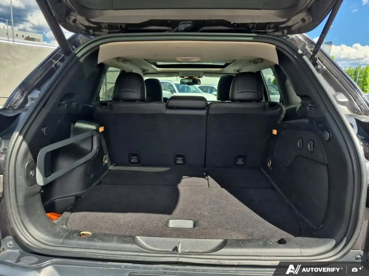 Jeep Cherokee снимка Jeep Cherokee