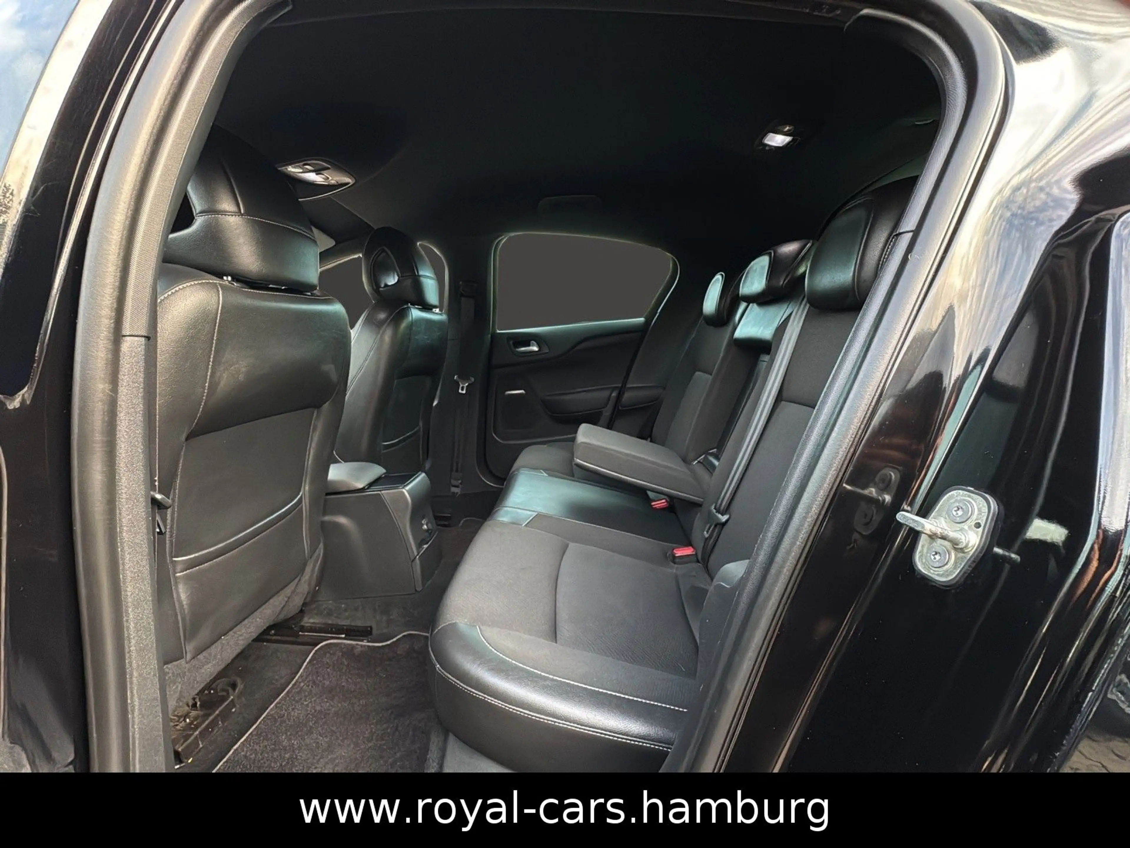 Citroen DS4 SoChic*MASSAGE*TOT-WINKEL*NAVI*PDC*LED*BT* — photo 15
