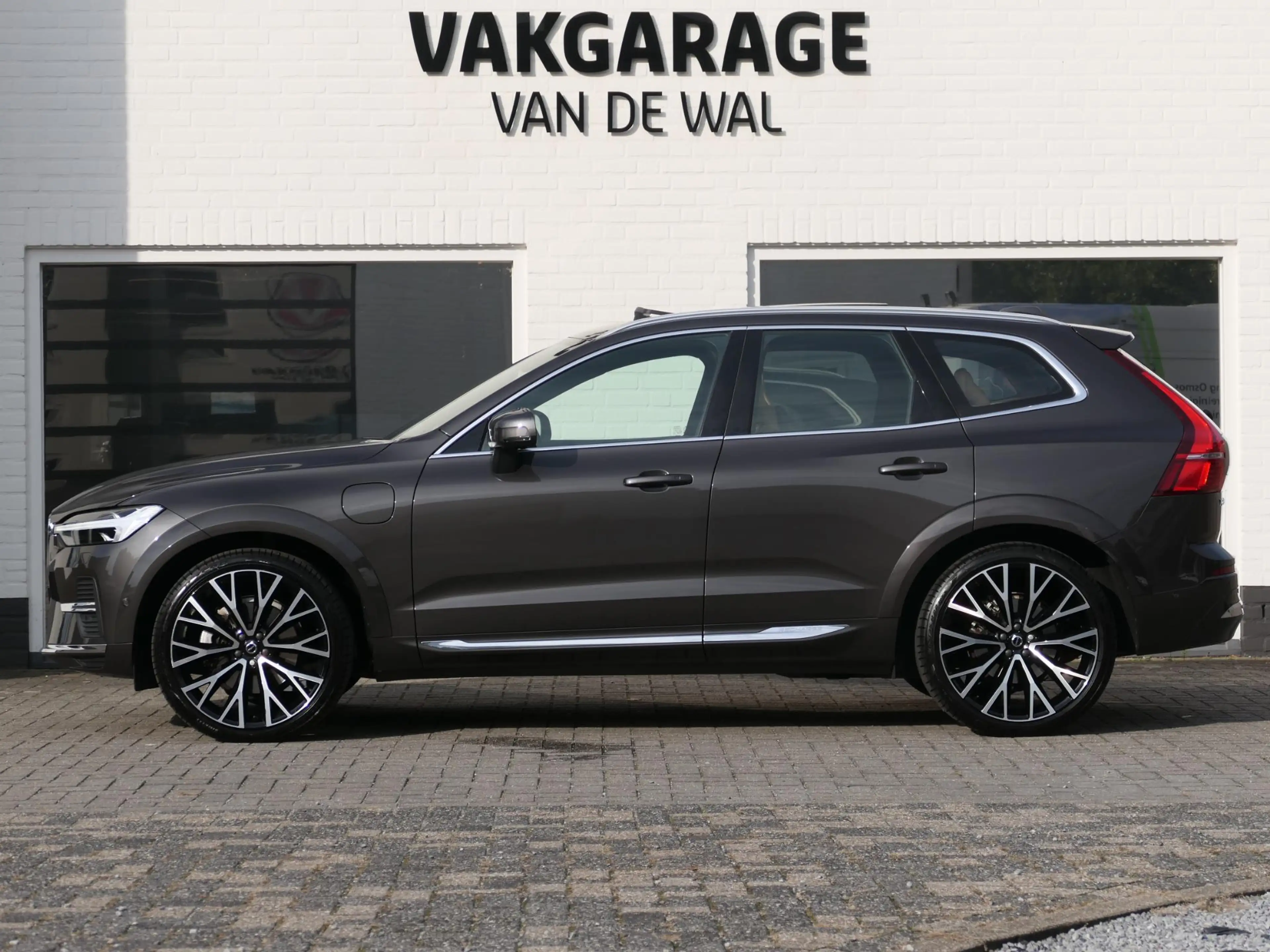 Volvo XC60 2.0 Recharge T8 AWD Inscription | Luchtvering | Bo — photo 2
