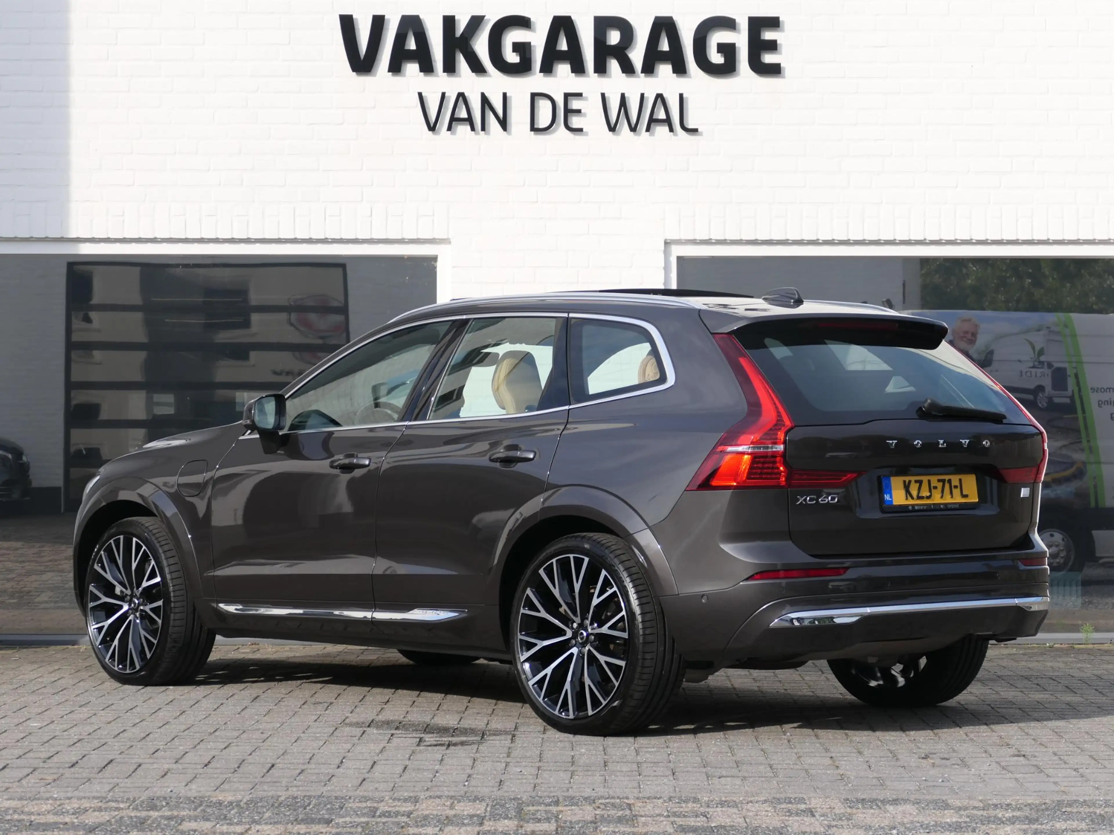 Volvo XC60 2.0 Recharge T8 AWD Inscription | Luchtvering | Bo — photo 3