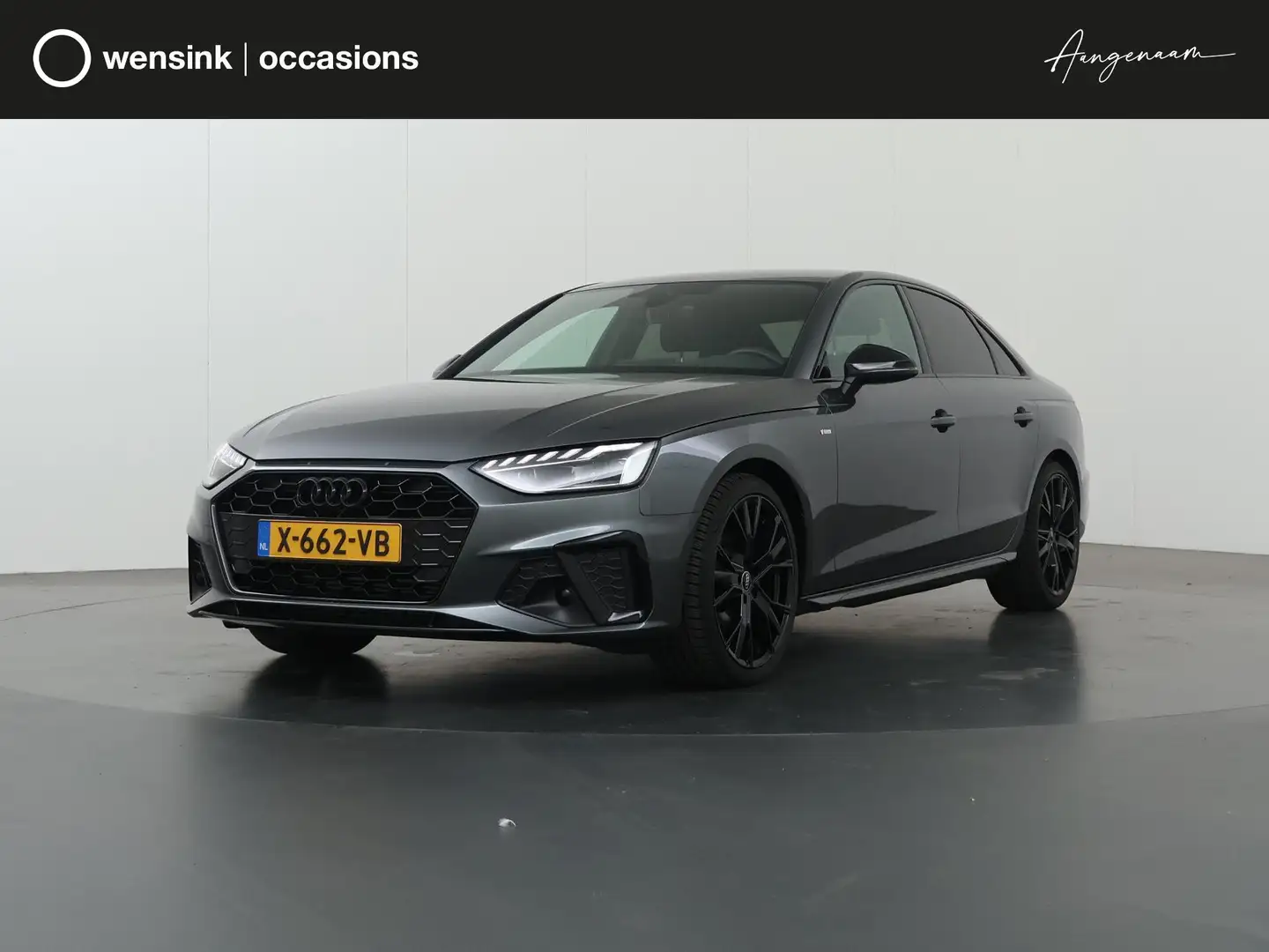 Audi A4 Limousine 35 TFSI S-Line Competition | Parkeercame Grijs - 1