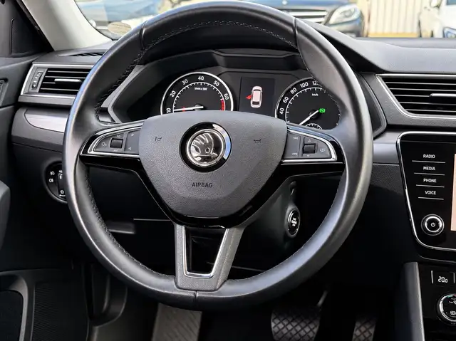 Skoda Superb view 11