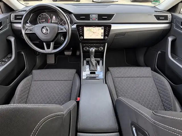 Skoda Superb view 8
