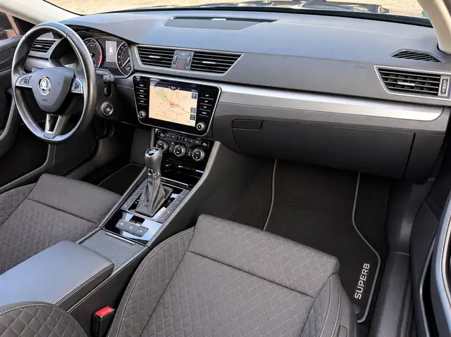 Skoda Superb view 9
