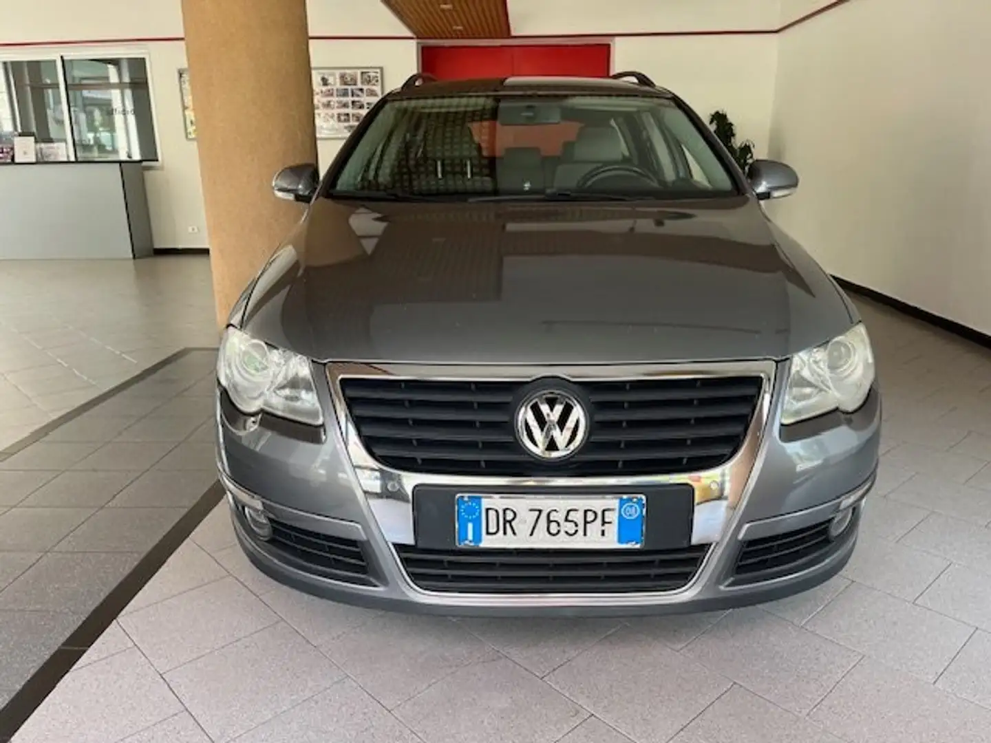 Volkswagen Passat Variant 2.0 tdi Comfortline dpf Grigio - 2