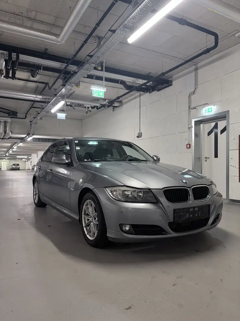 BMW 318 318d - 1