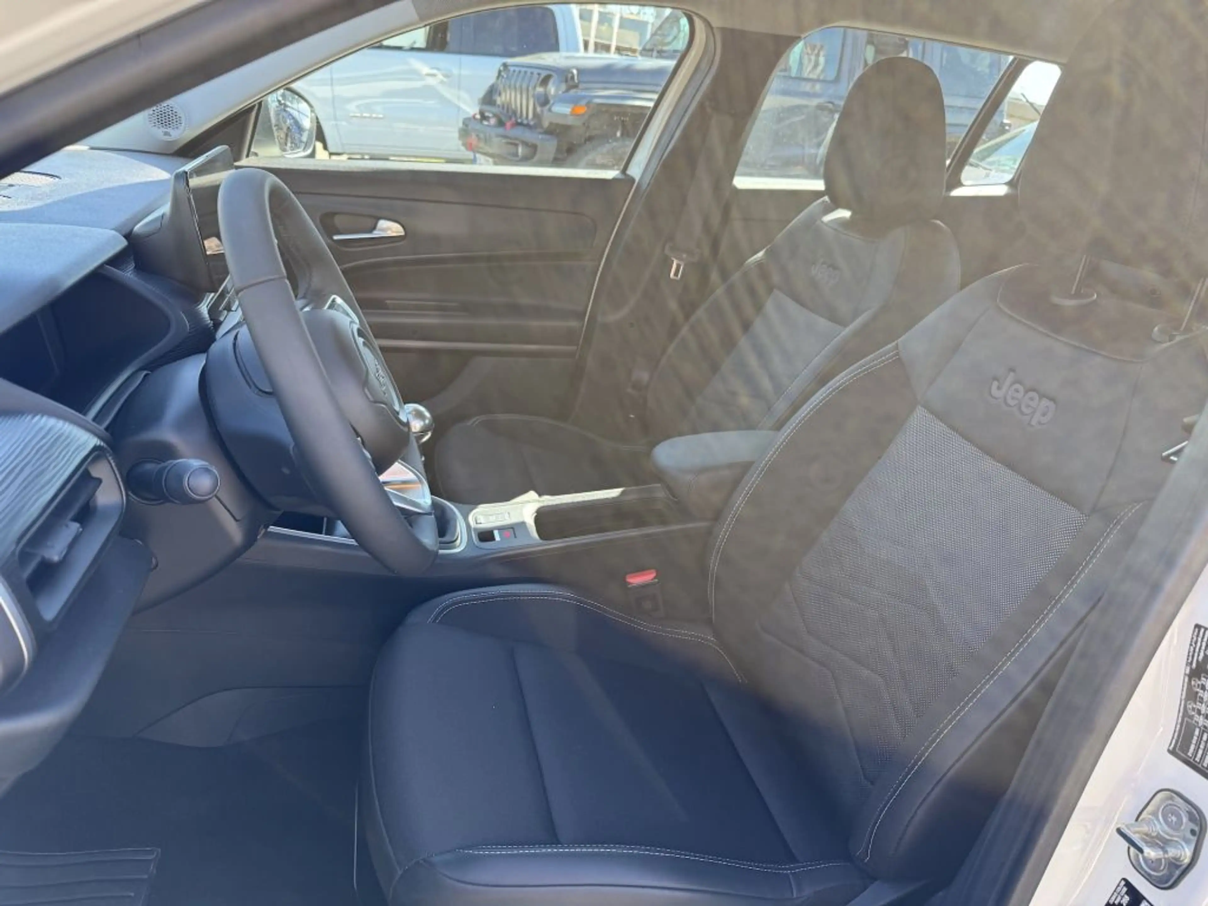 Jeep Avenger 1.2 GSE T3 Turbo-Benzin GDI Altitude — photo 12