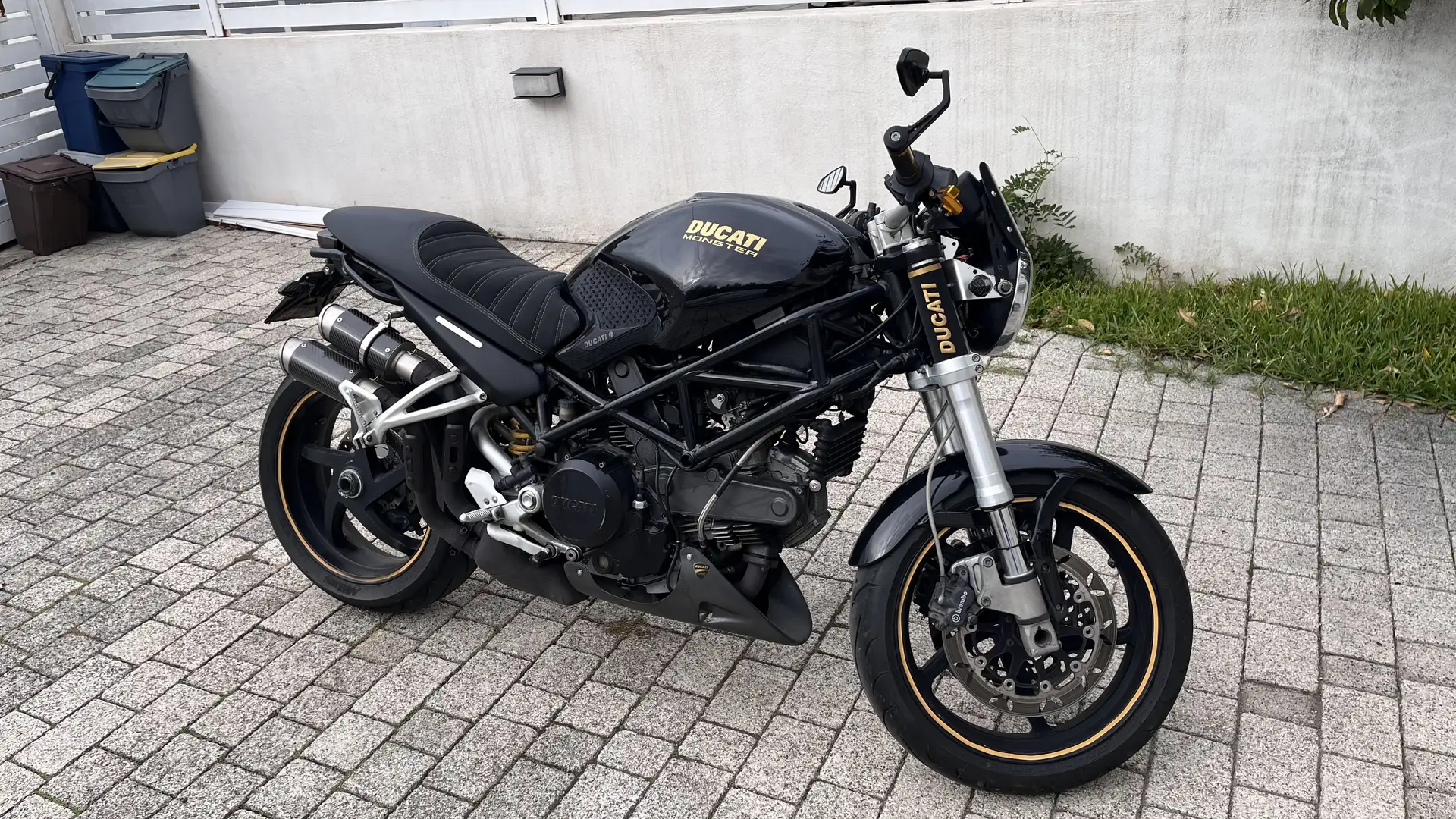 Ducati Monster S2R - 1