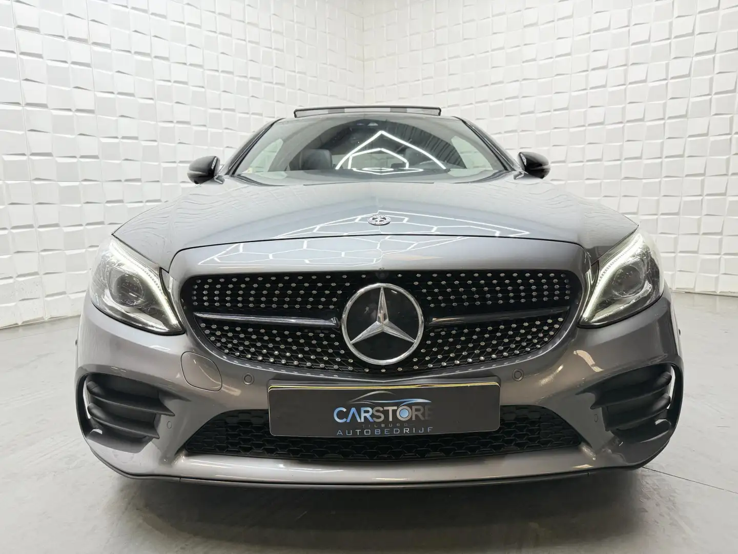 Mercedes-Benz C 180 Coupé AMG NIGHT PANO WIDESCREEN Grijs - 2