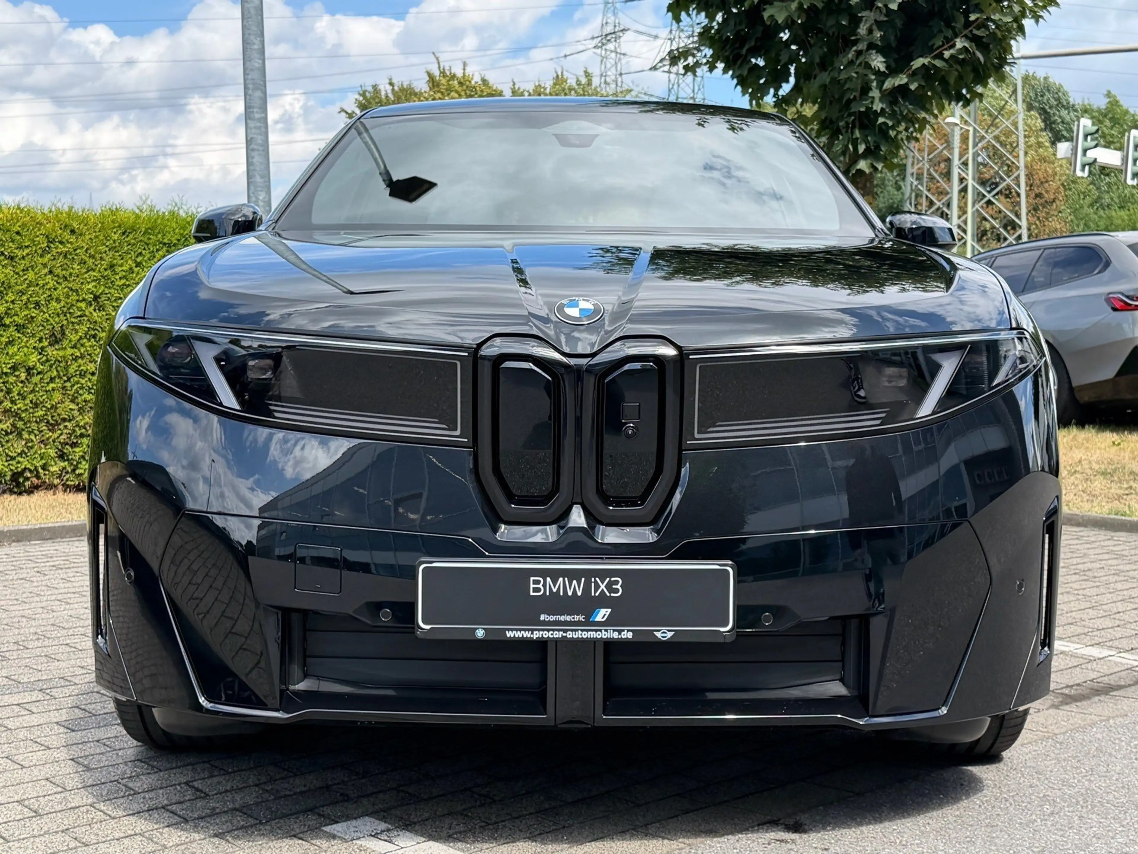 BMW iX3 40 M Sport Pro, 3D Head-up, AHK, Massage, Pano — photo 2