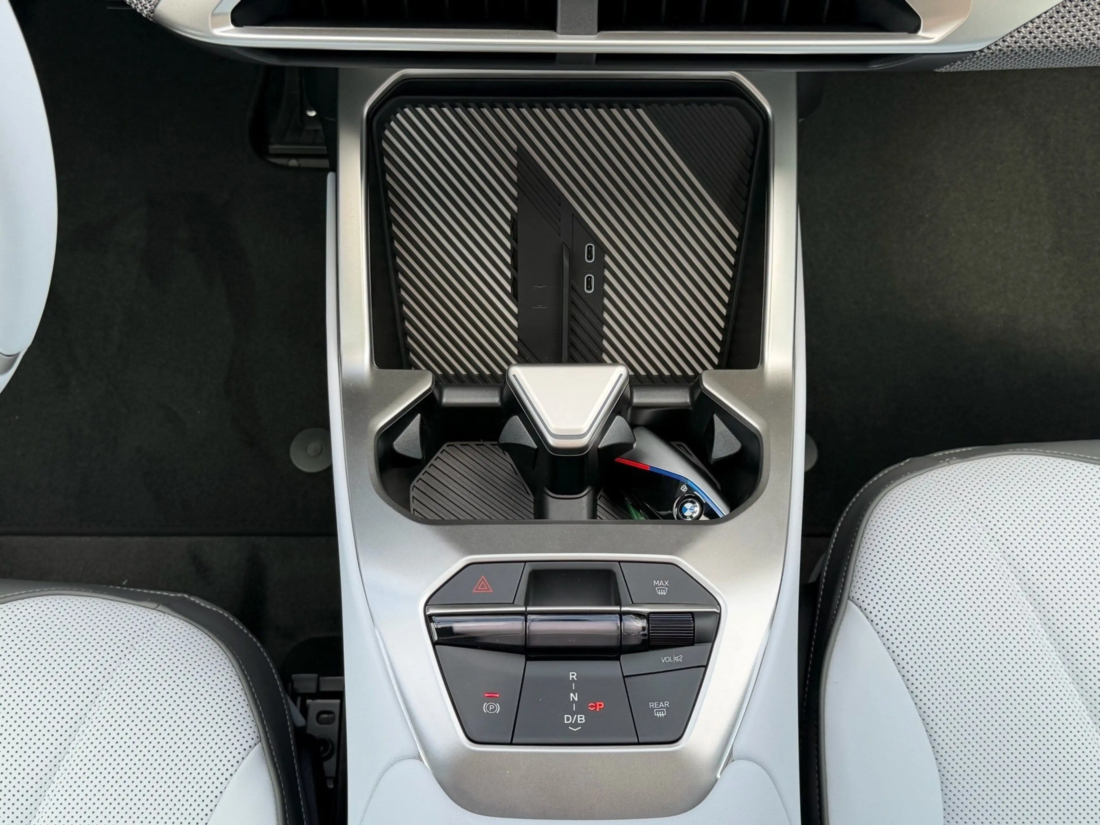 BMW iX3 40 M Sport Pro, 3D Head-up, AHK, Massage, Pano — photo 13