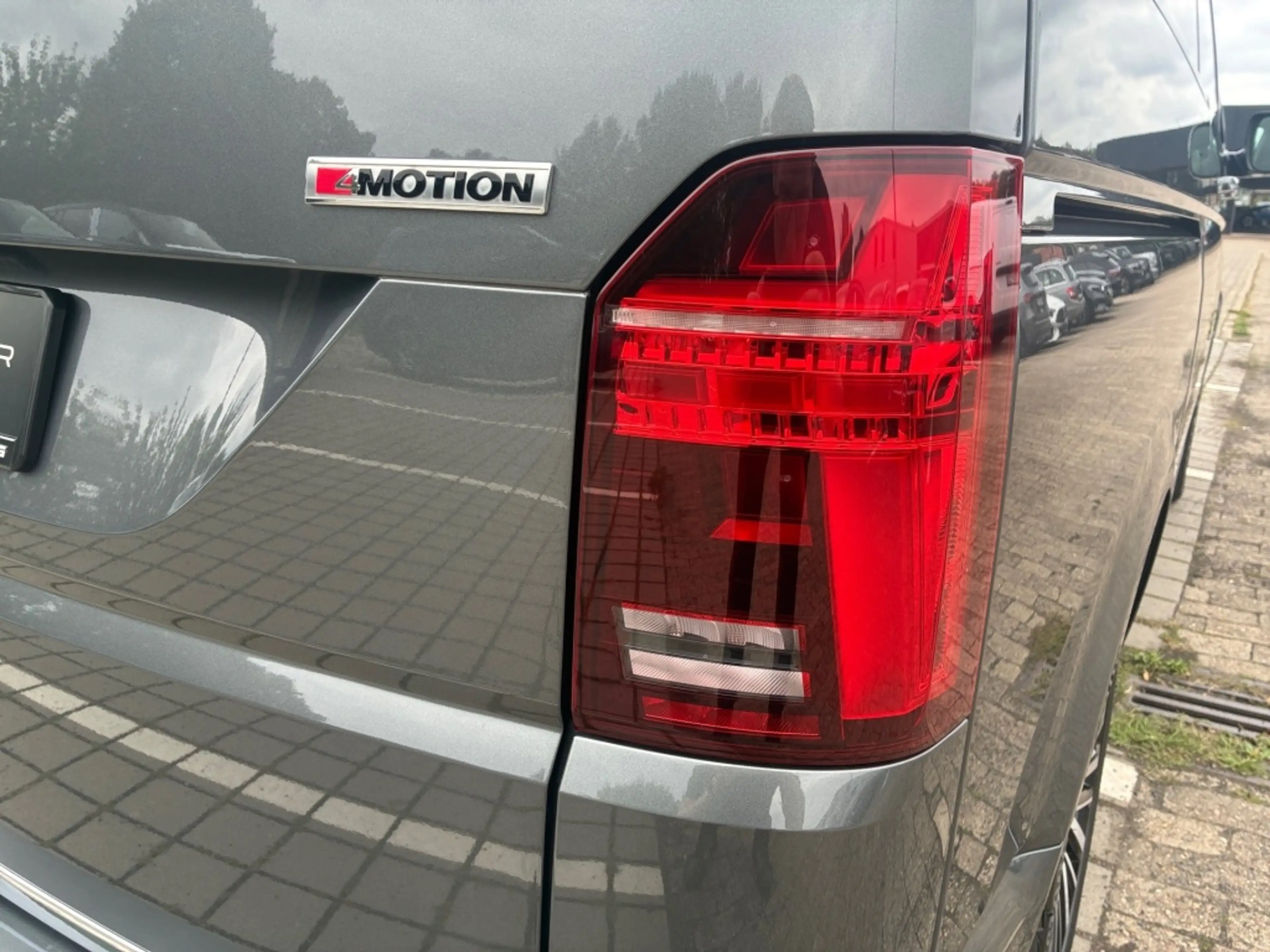 Volkswagen T6.1 Multivan 2.0 TDI 4Motion Stand-H+ACC+AHK — photo 11