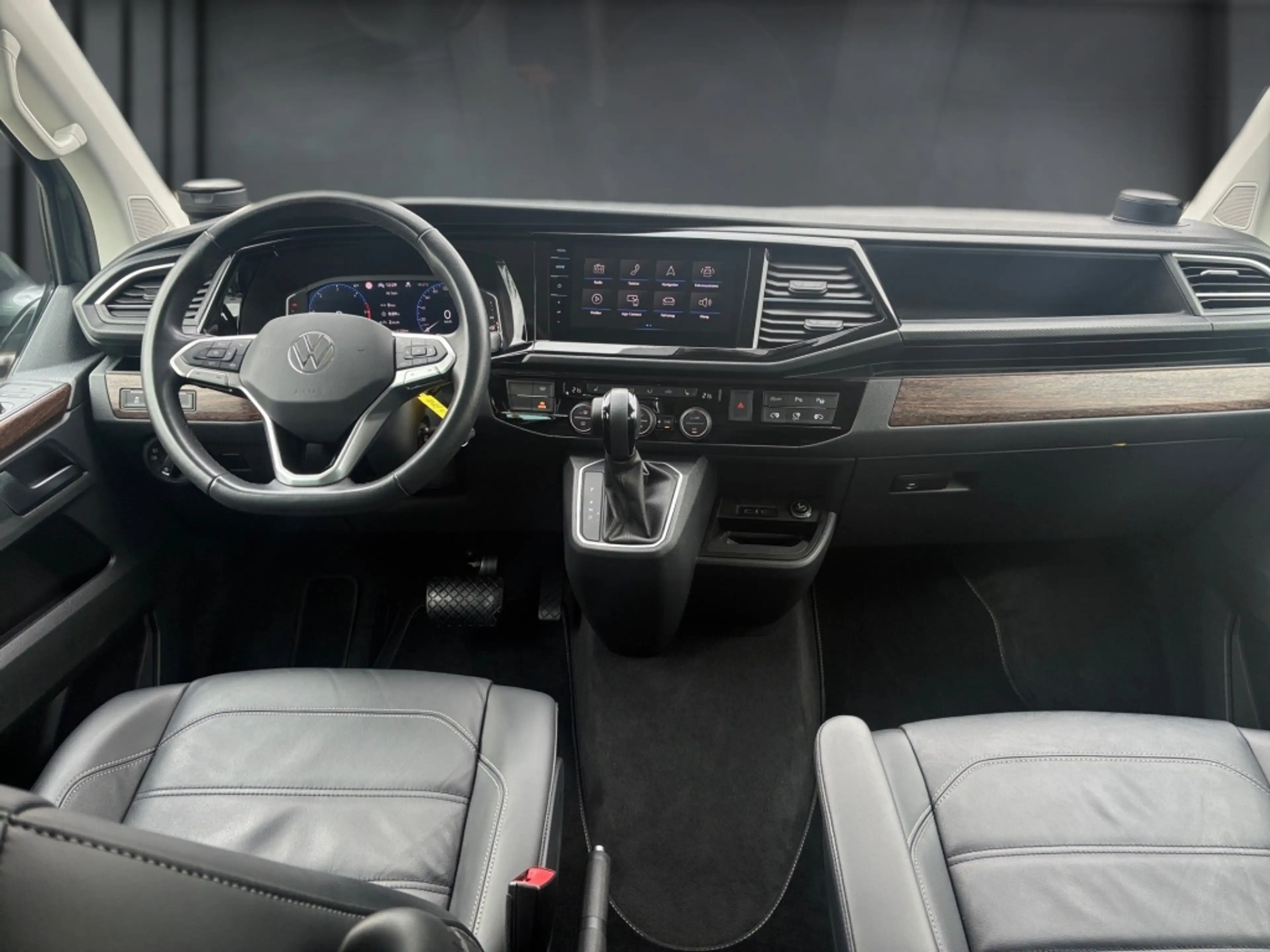 Volkswagen T6.1 Multivan 2.0 TDI 4Motion Stand-H+ACC+AHK — photo 15