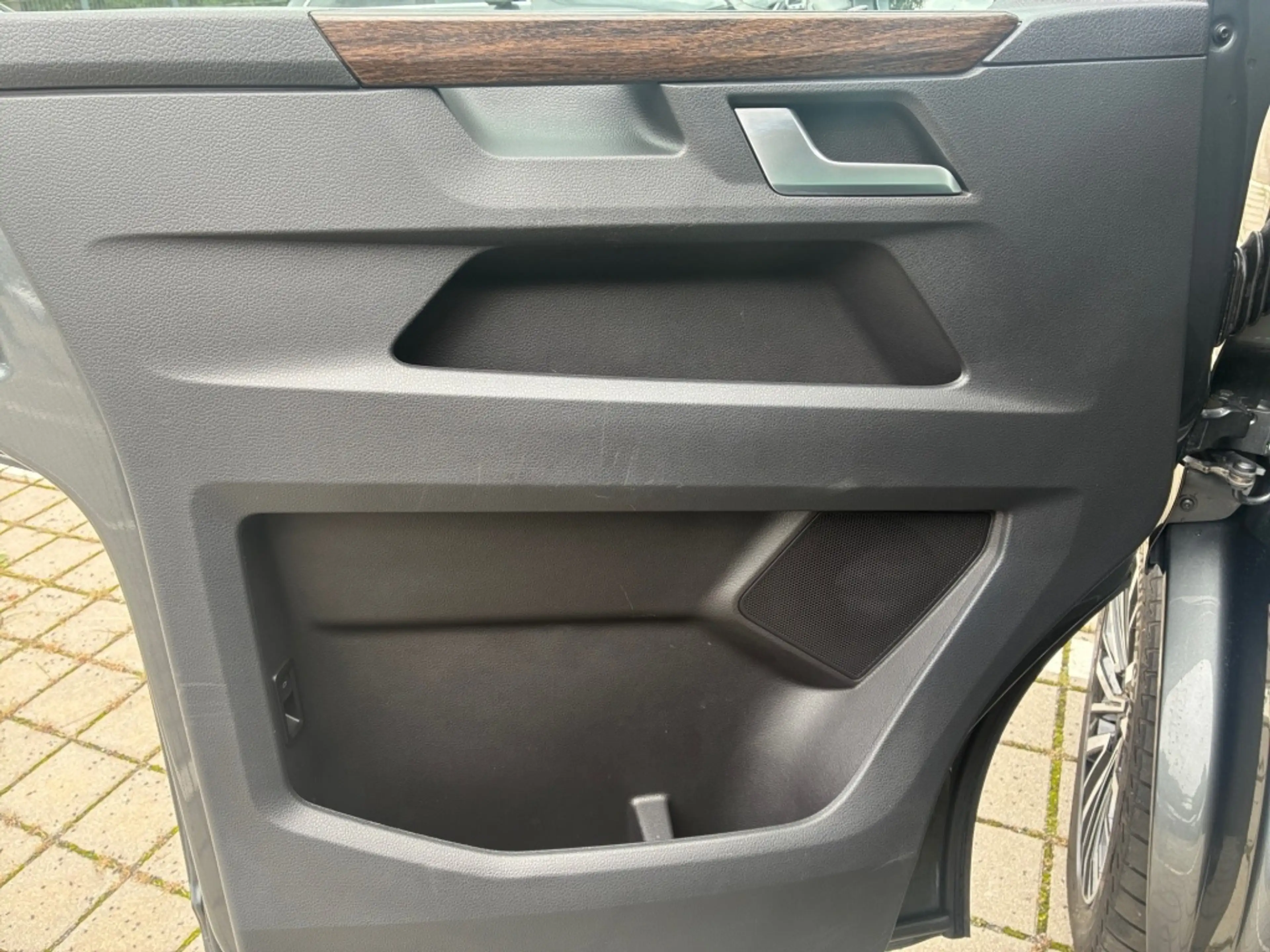 Volkswagen T6.1 Multivan 2.0 TDI 4Motion Stand-H+ACC+AHK — photo 6