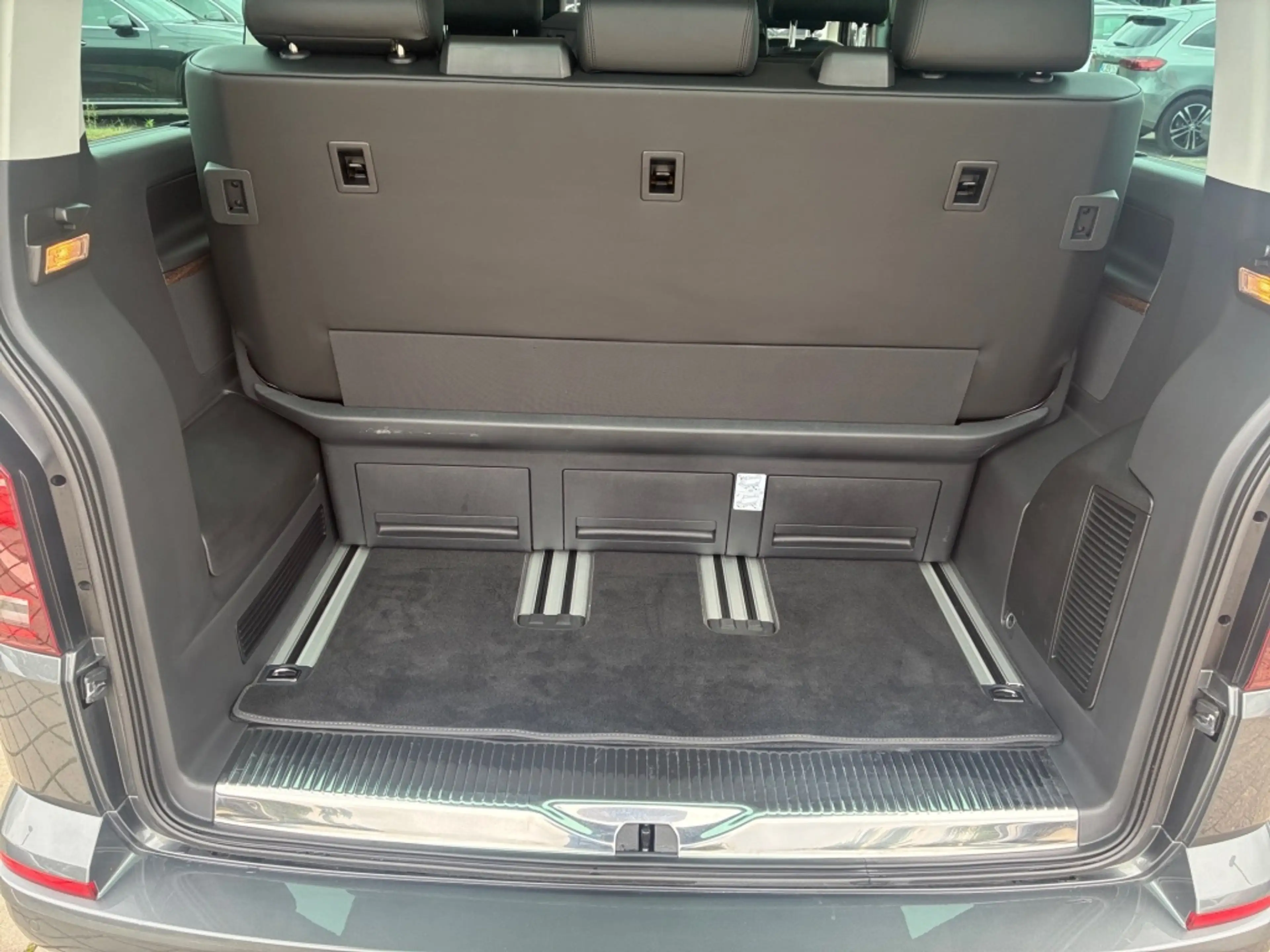 Volkswagen T6.1 Multivan 2.0 TDI 4Motion Stand-H+ACC+AHK — photo 10