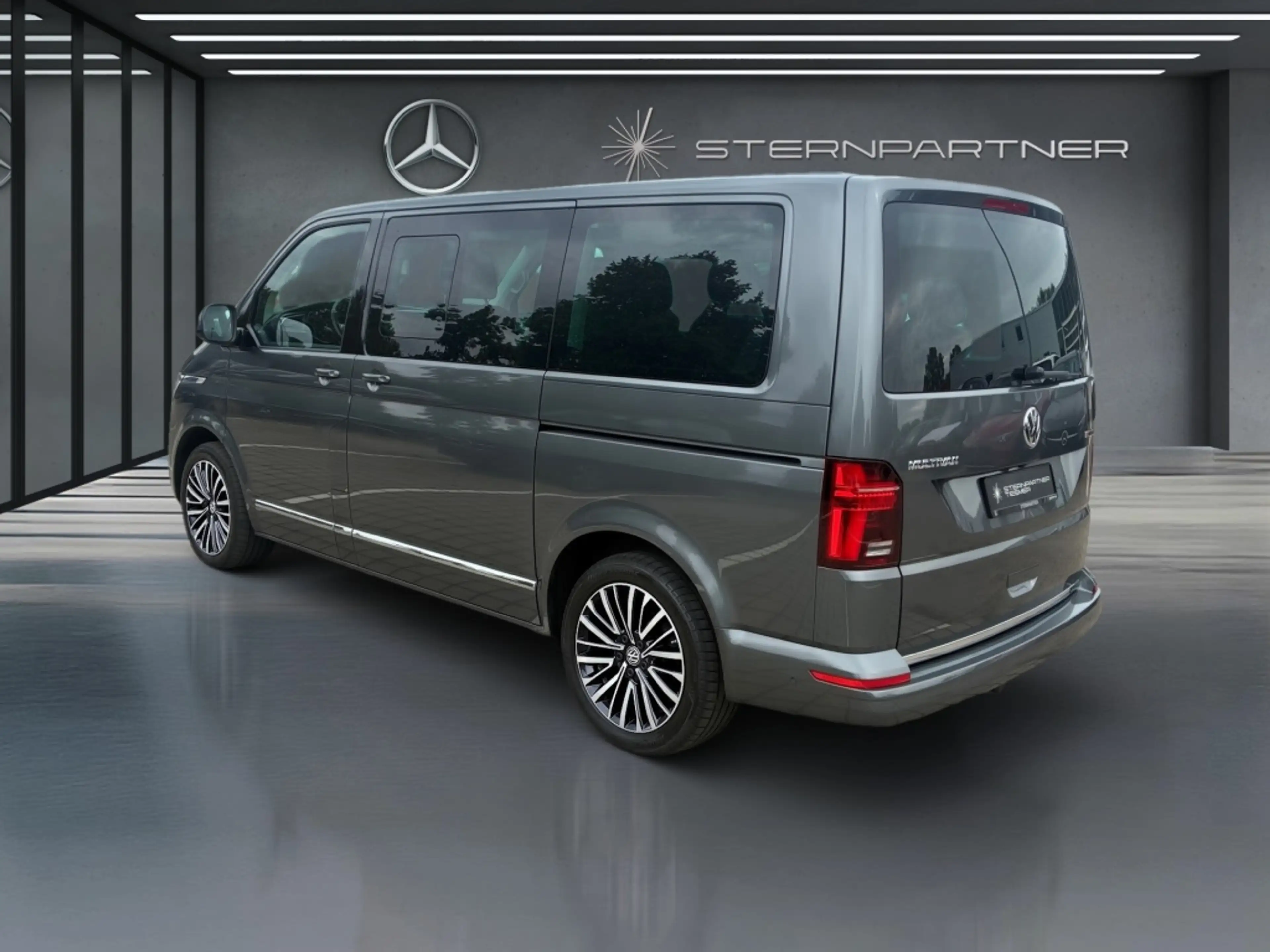 Volkswagen T6.1 Multivan 2.0 TDI 4Motion Stand-H+ACC+AHK — photo 9