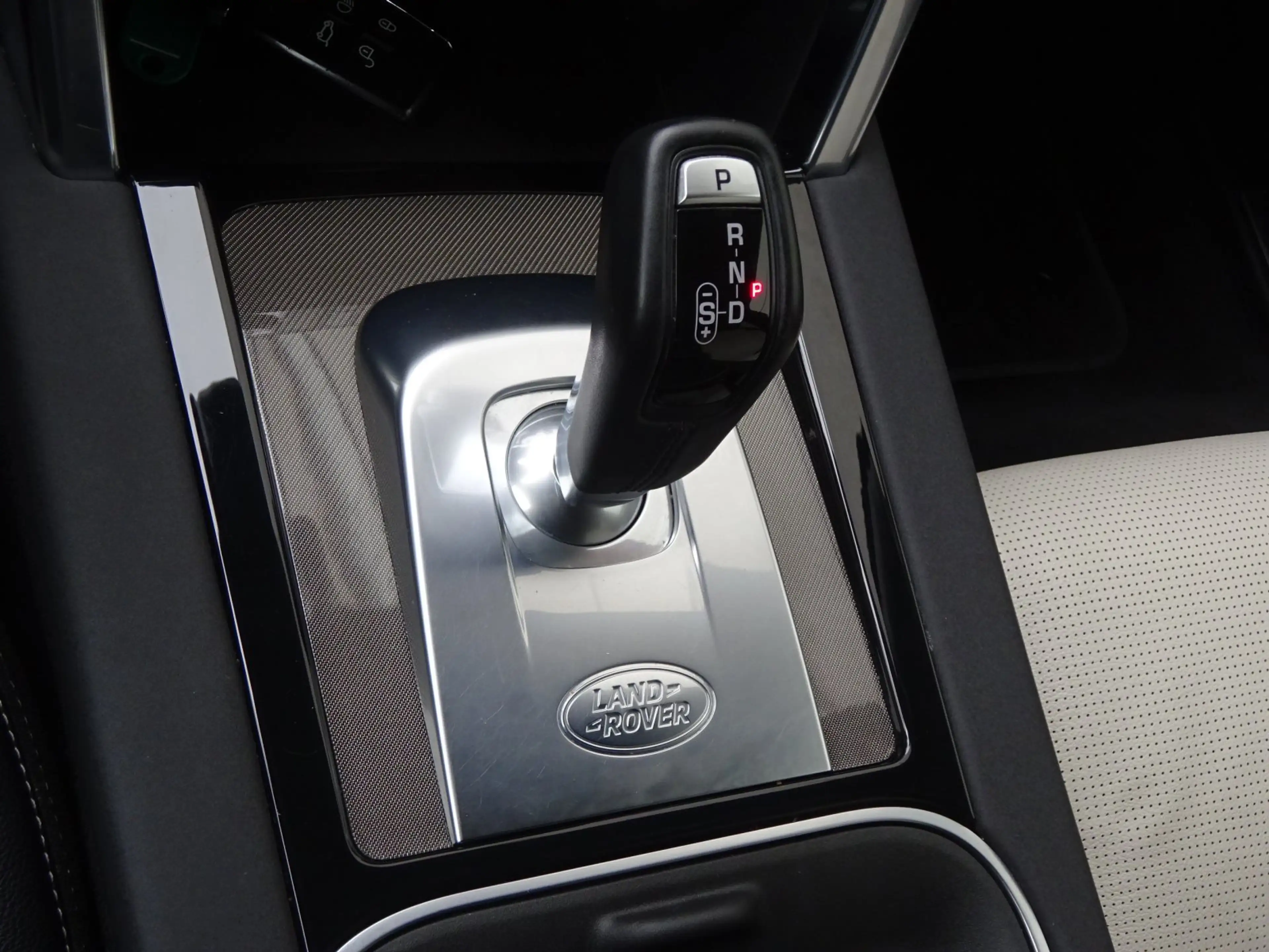 Land Rover Discovery Sport 2.0 D180  S R-Dynamic AWD RKam DAB CarPlay EU6d-T — photo 14