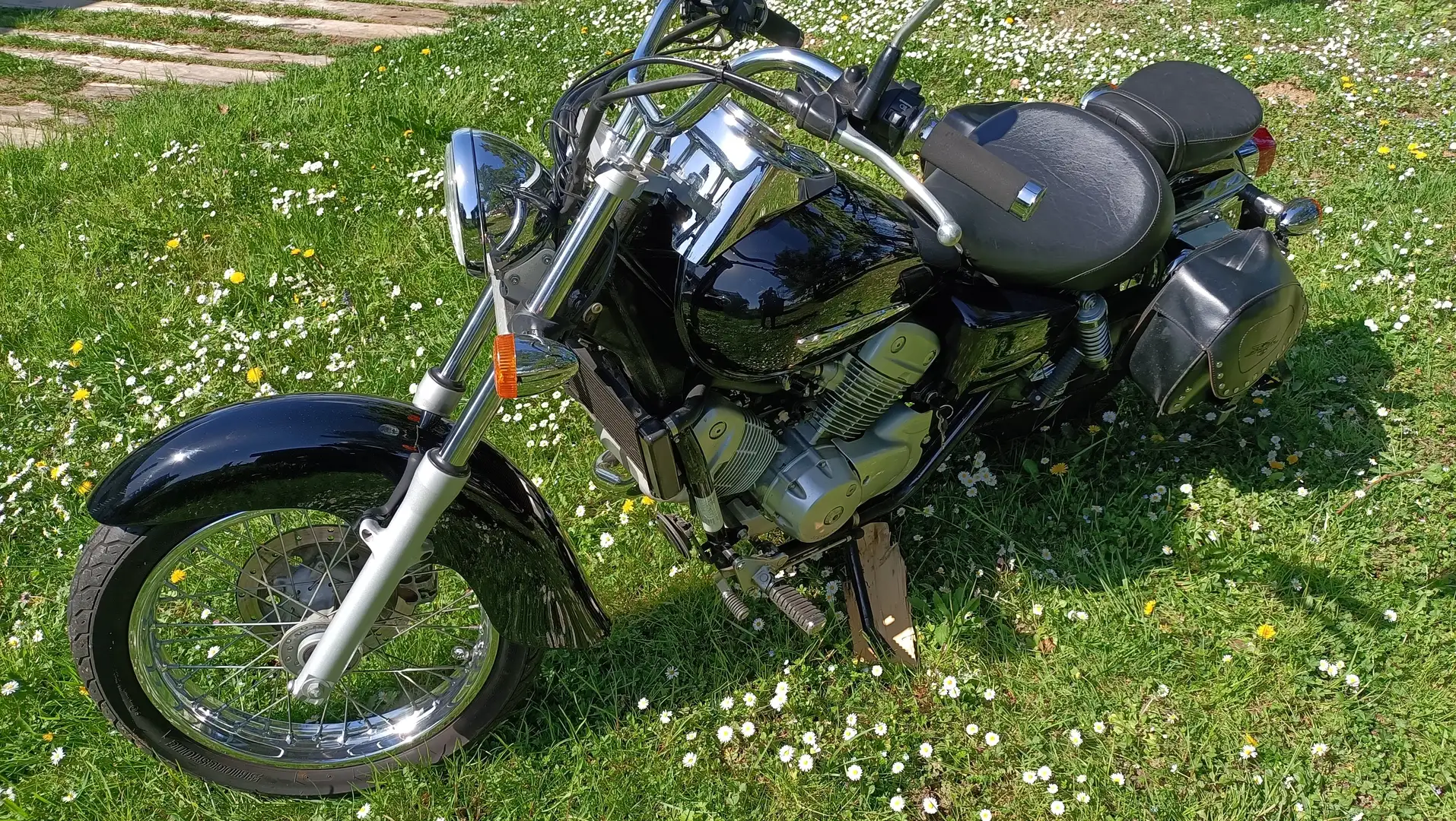 Honda Shadow 125 Schwarz - 2