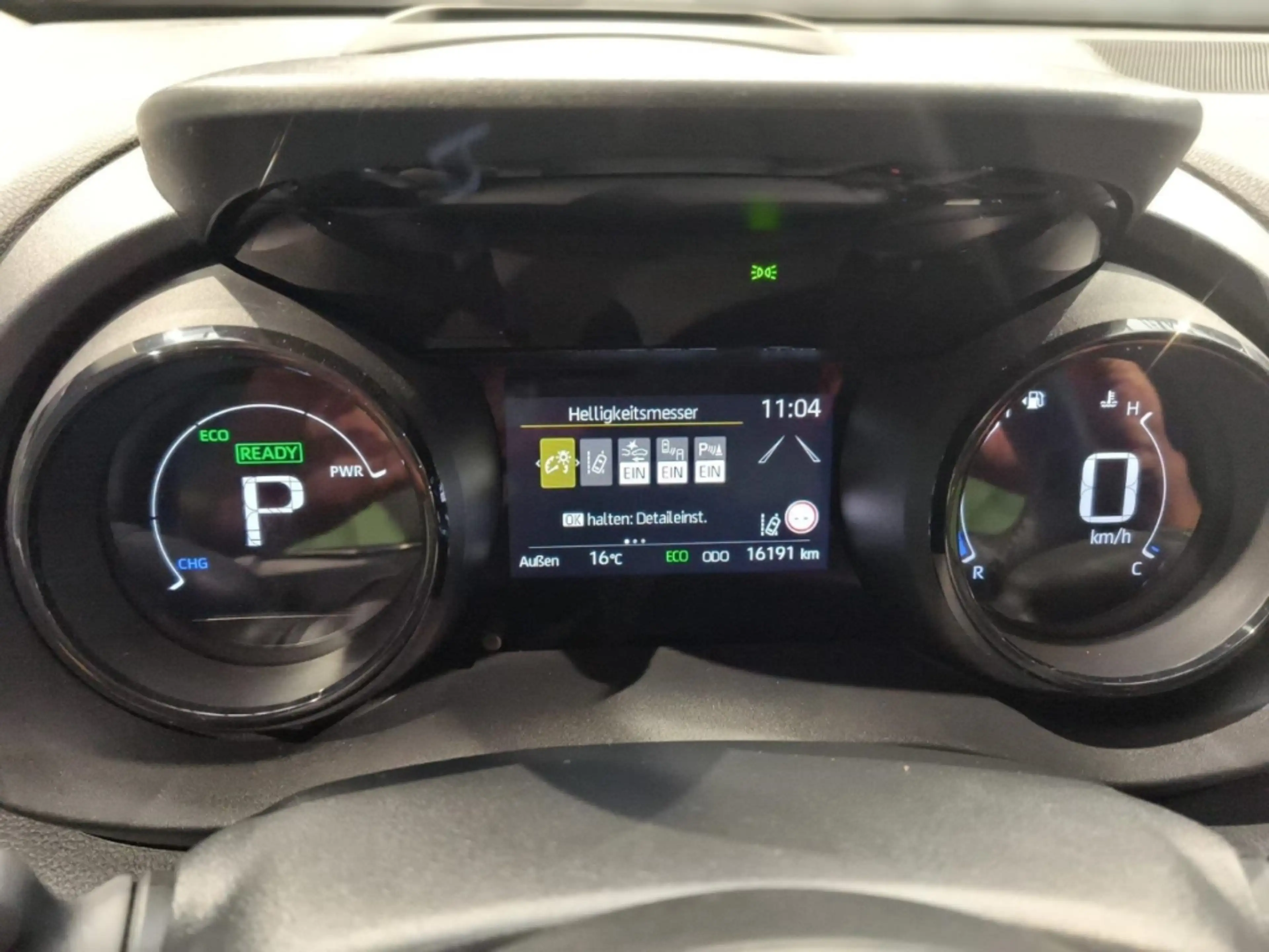 Mazda 2 Hybrid Select — photo 12