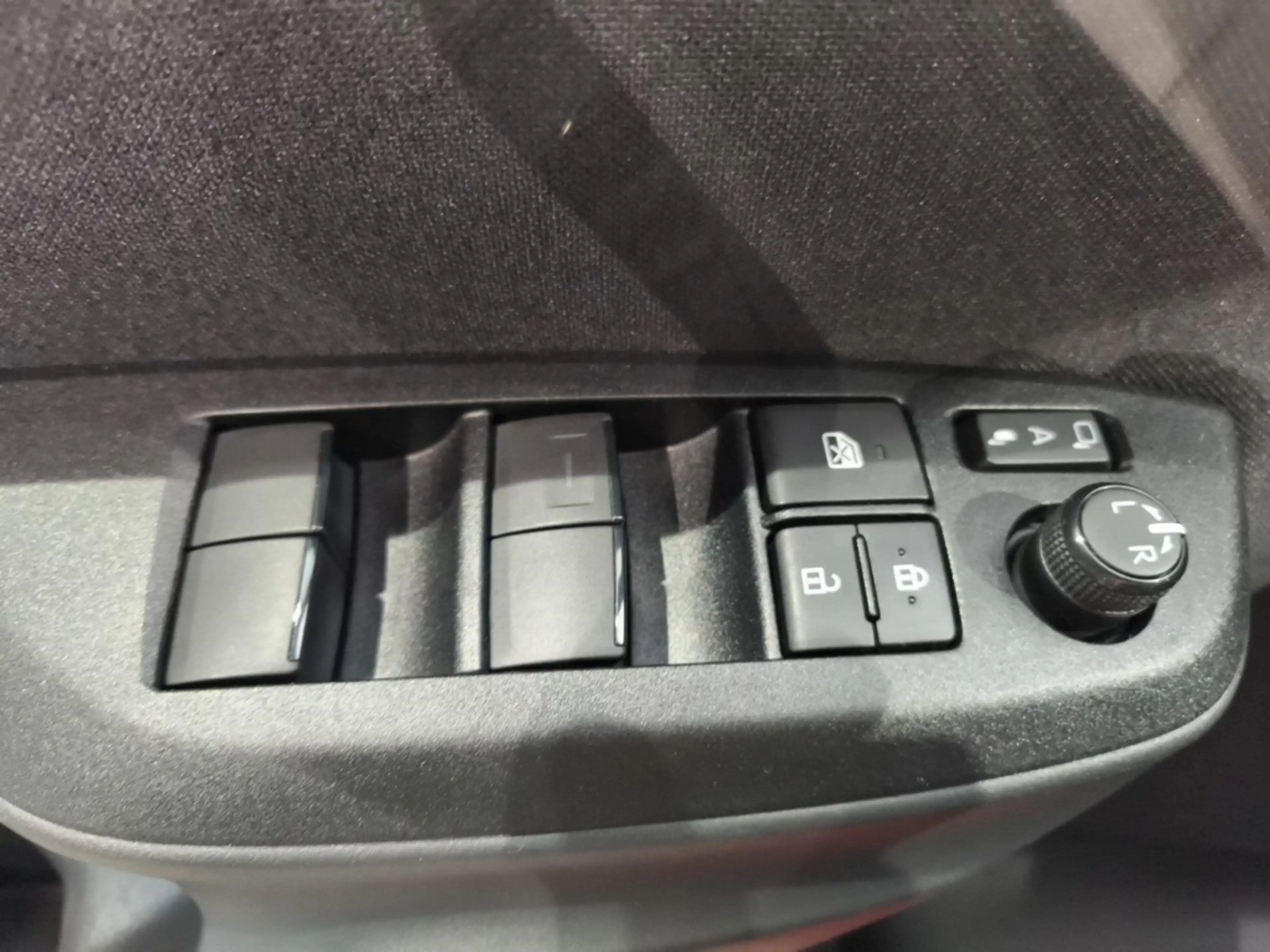 Mazda 2 Hybrid Select — photo 10