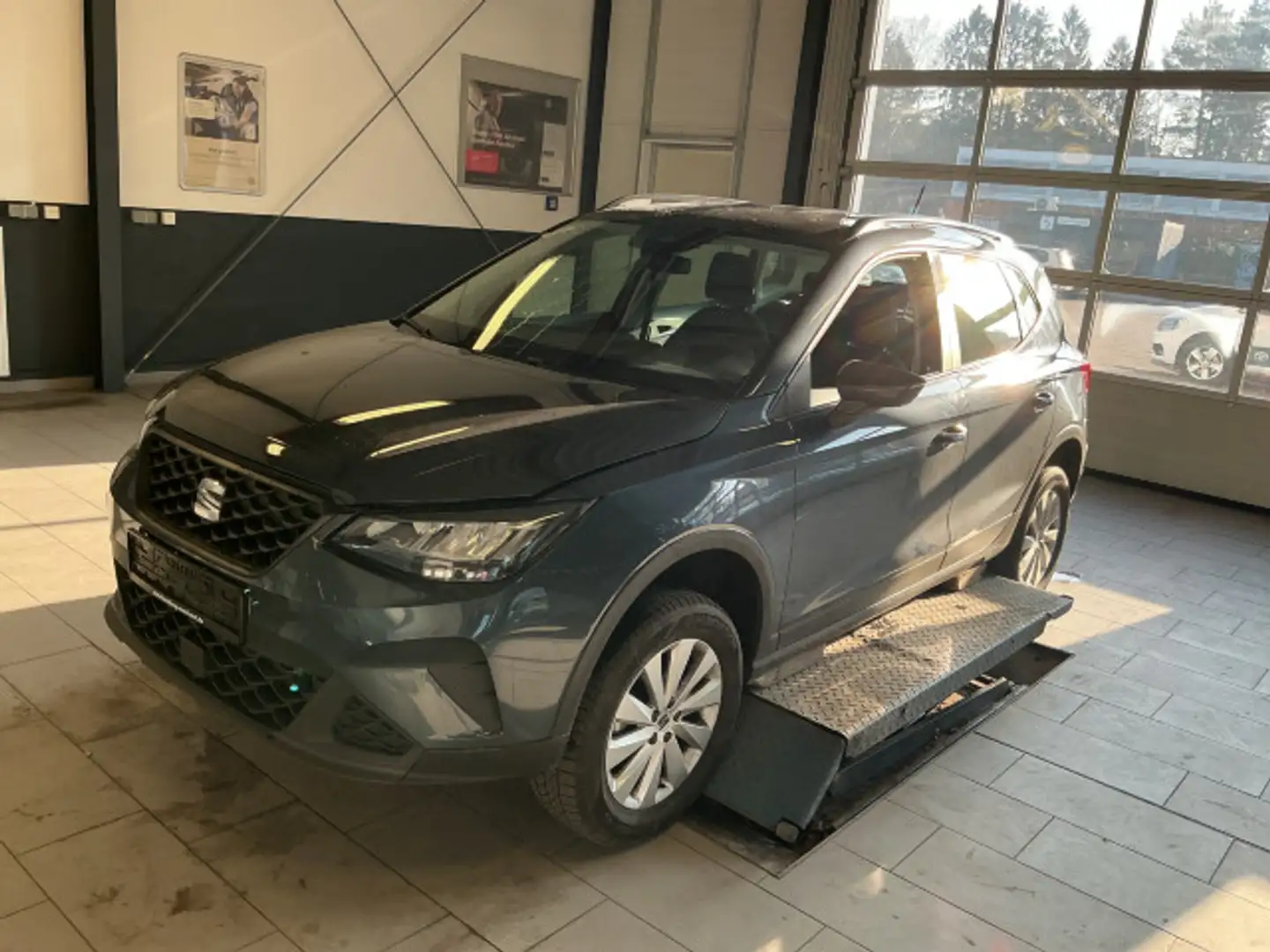 SEAT Arona 1.0 TSI Style DSG Sitzhzg CarPlay PDC Grau - 2