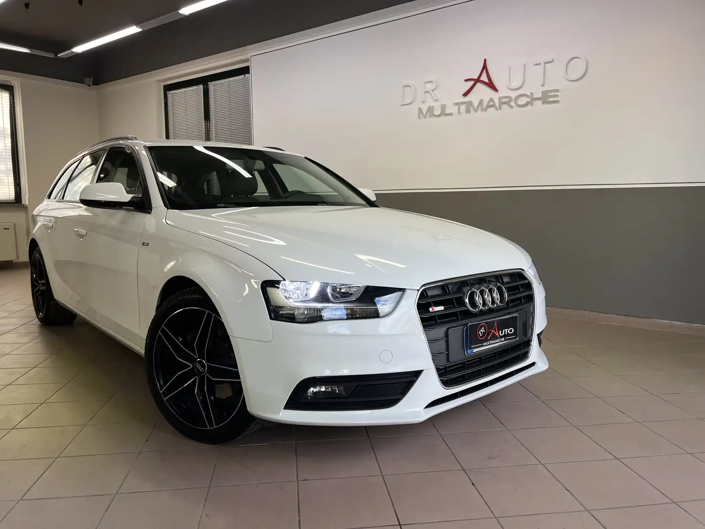 Audi A4 Avant 2.0 tdi Advanced 120cv CERCHI 18” Weiß - 1