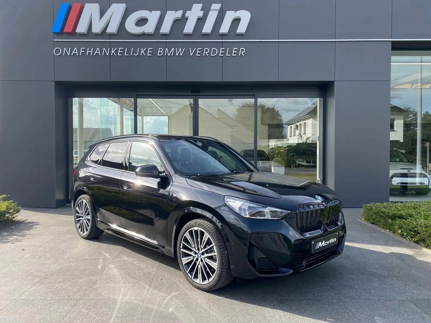 BMW iX1 xDrive30 Msport 20" PANODAK HEADUP NAVI PRO TRKHK Noir - 1