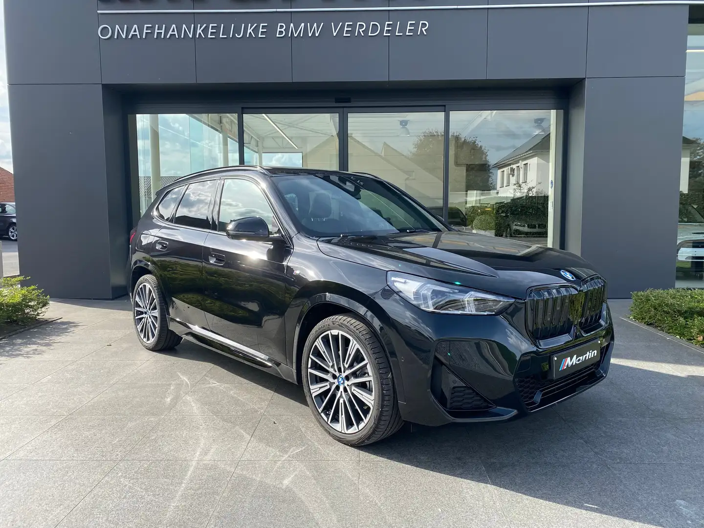 BMW iX1 xDrive30 Msport 20" PANODAK HEADUP NAVI PRO TRKHK Noir - 2