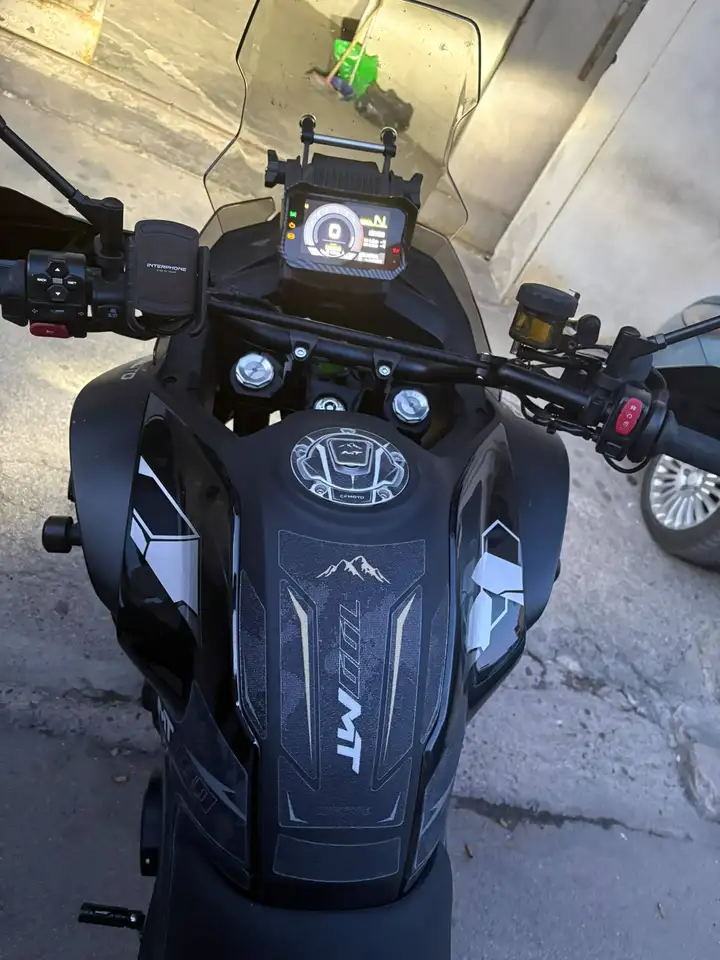 Cfmoto 700 MT