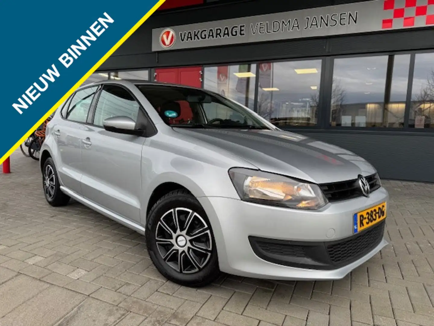 Volkswagen Polo 1.2 EASYLINE 5-DRS. + AIRCO Gris - 1