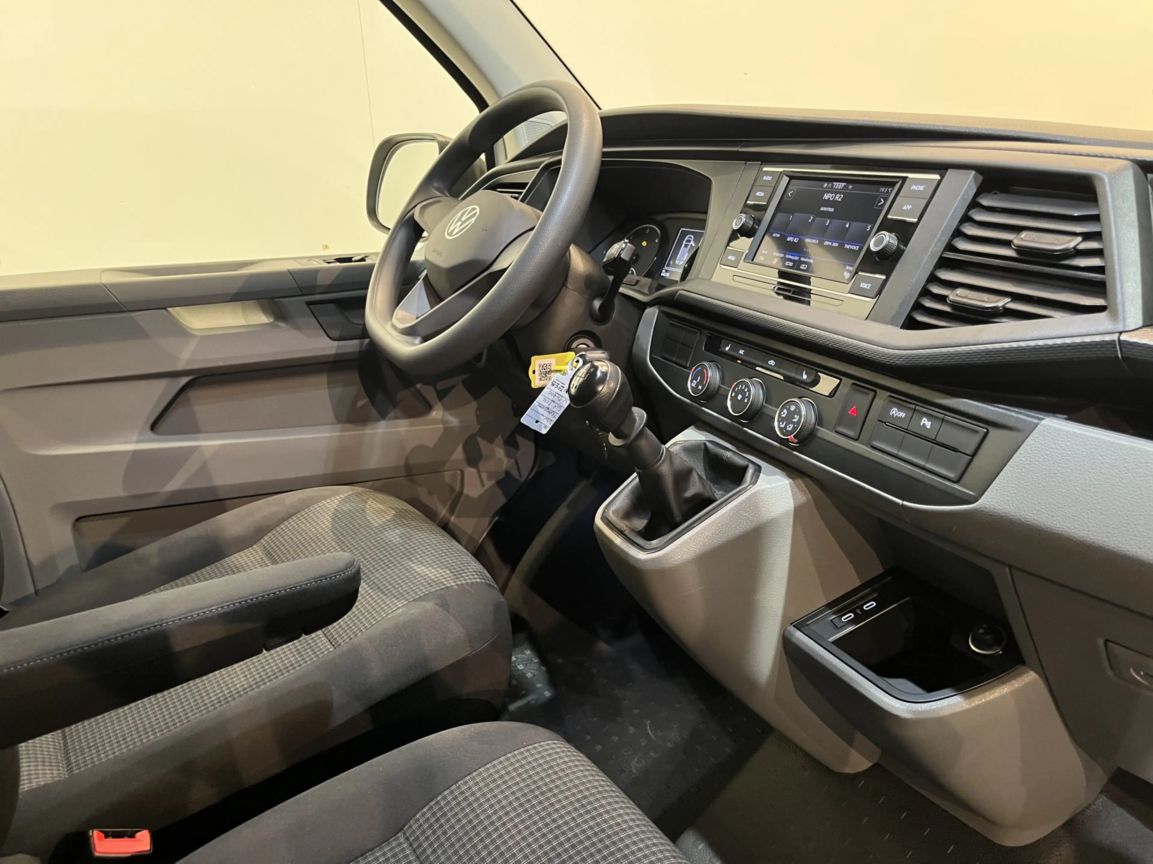 Volkswagen Transporter 2.0 TDI L2H1 / Euro 6 / Schuifdeur L + R / Airco / — photo 3