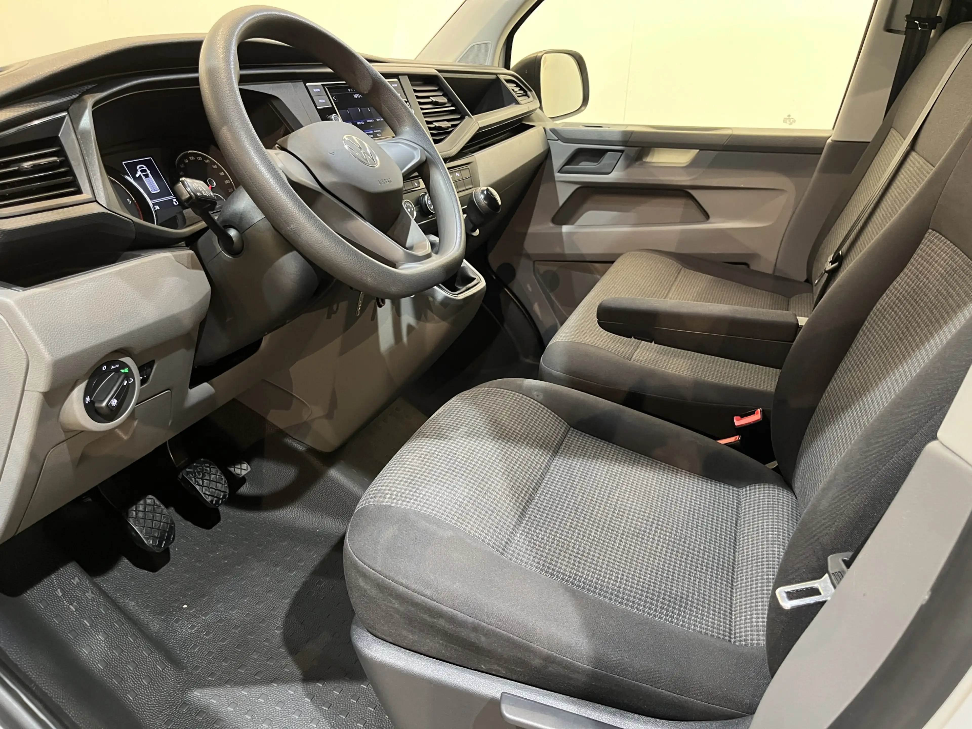 Volkswagen Transporter 2.0 TDI L2H1 / Euro 6 / Schuifdeur L + R / Airco / — photo 6