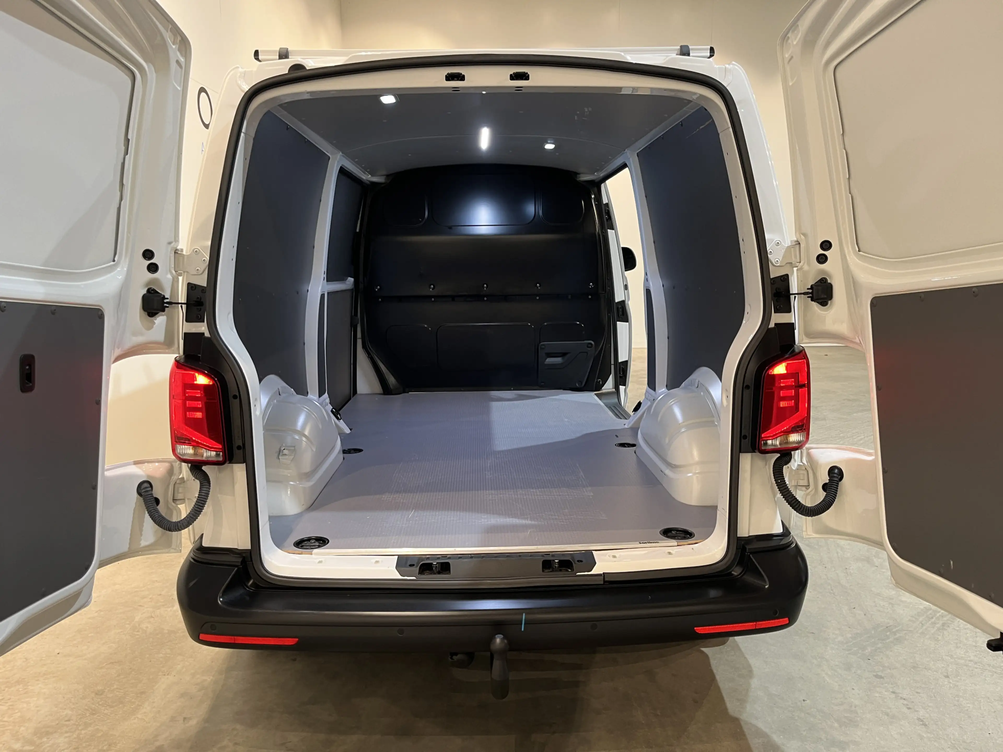 Volkswagen Transporter 2.0 TDI L2H1 / Euro 6 / Schuifdeur L + R / Airco / — photo 5