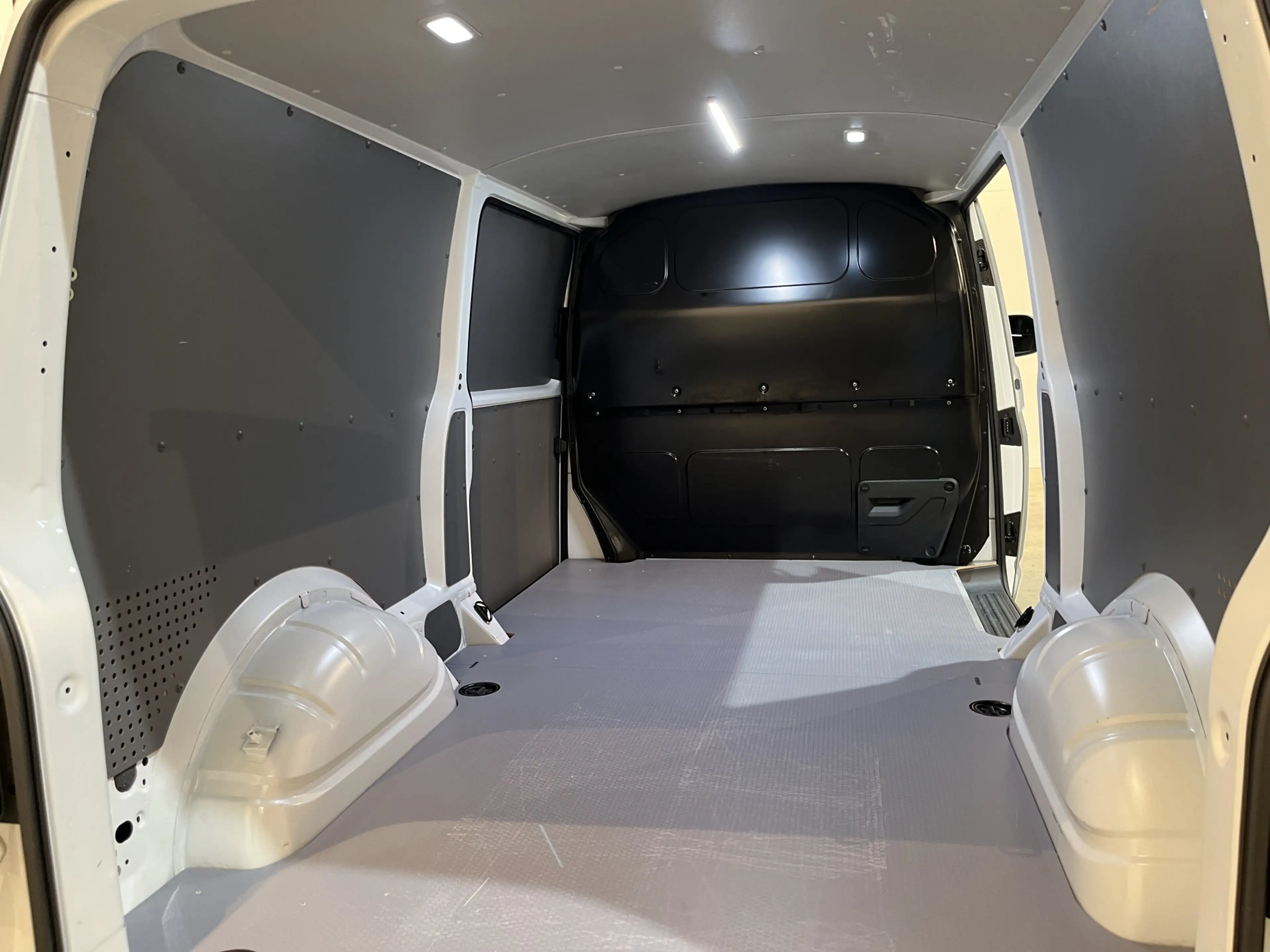 Volkswagen Transporter 2.0 TDI L2H1 / Euro 6 / Schuifdeur L + R / Airco / — photo 14